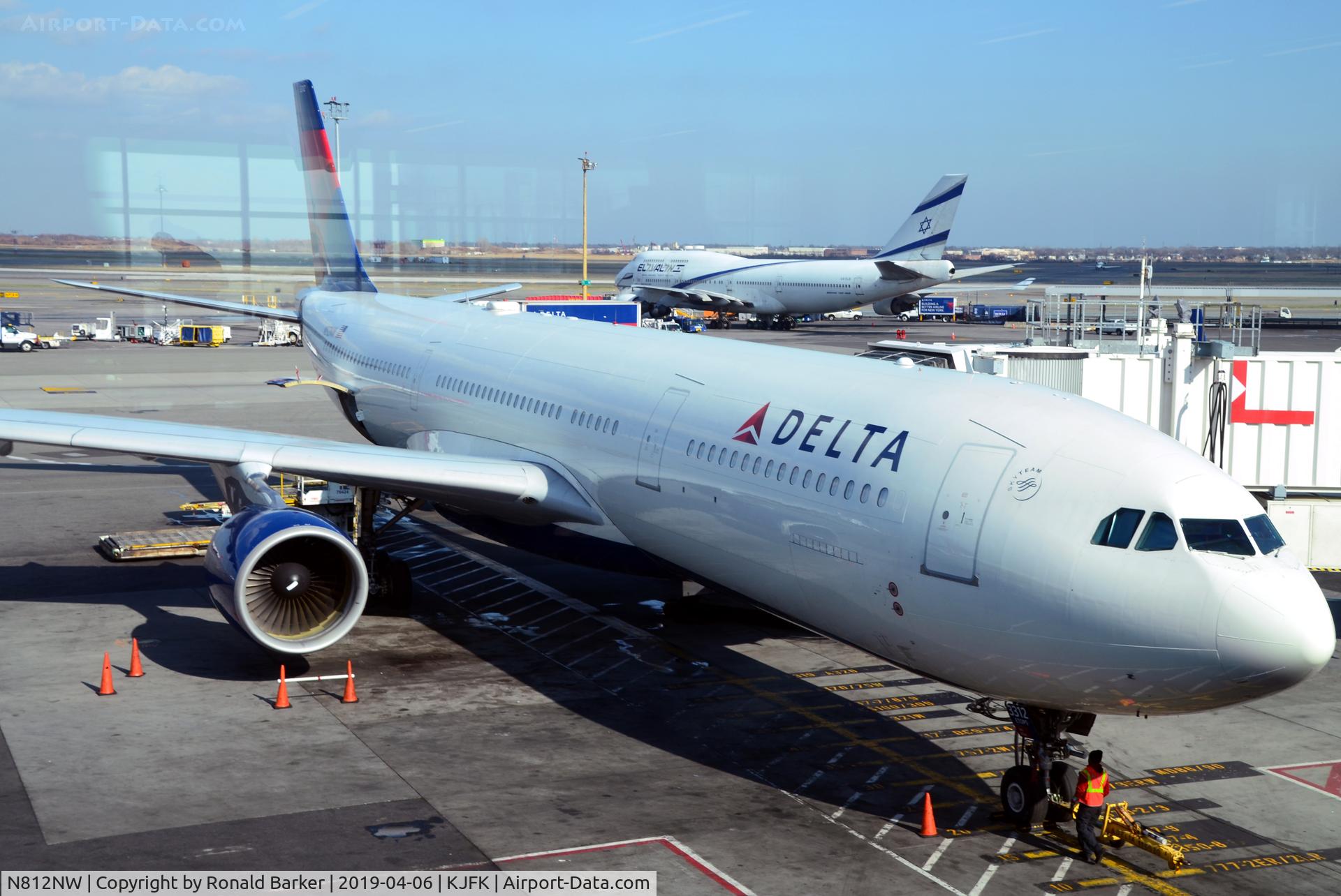 N812NW, 2006 Airbus A330-323 C/N 0784, Gate JFK