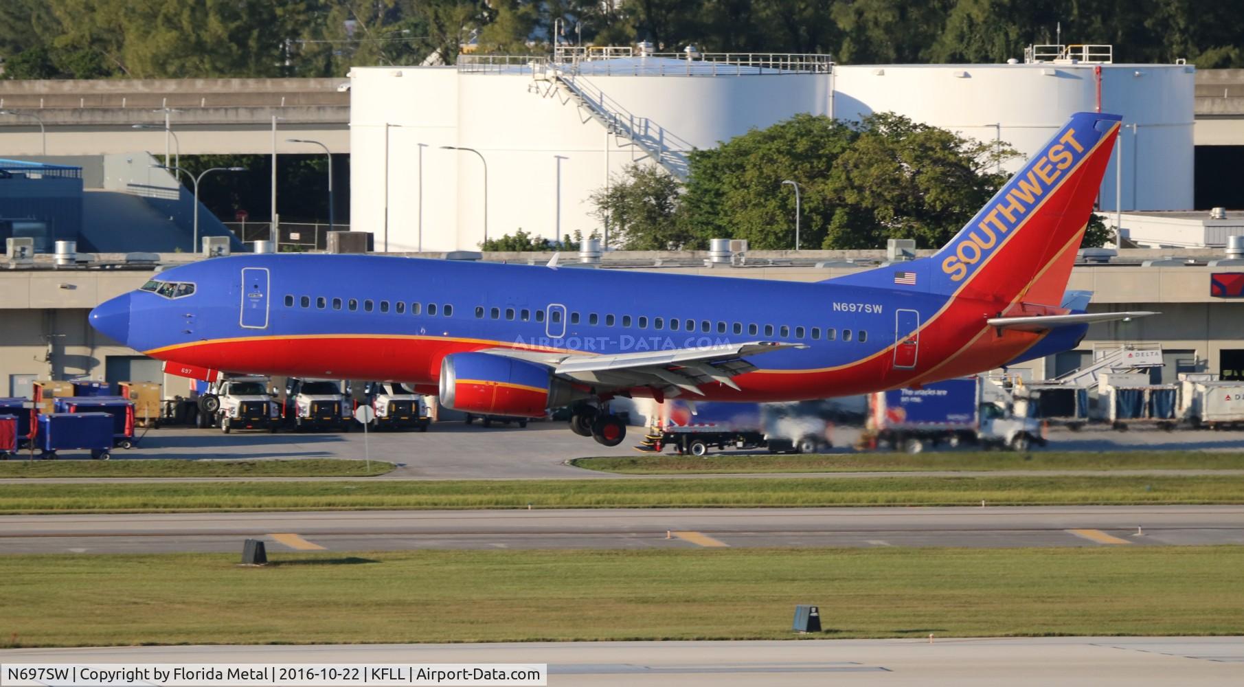 N697SW, 1988 Boeing 737-3TO C/N 23838, FLL 2016