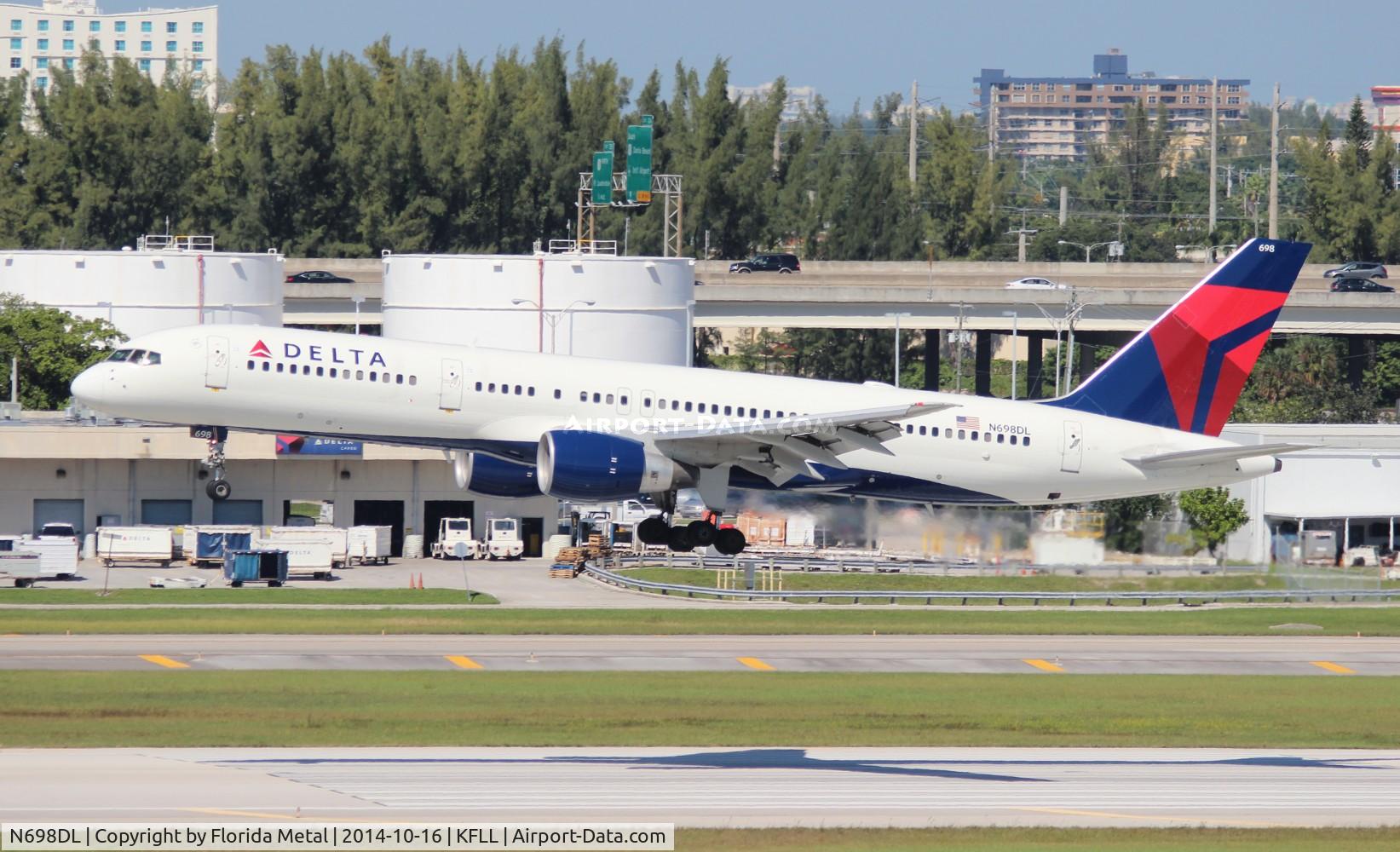 N698DL, 1999 Boeing 757-232 C/N 29911, FLL 2014