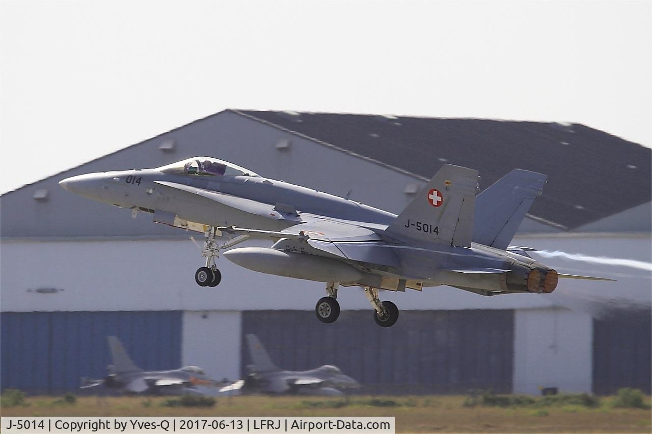 J-5014, McDonnell Douglas F/A-18C Hornet C/N 1359, McDonnell Douglas FA-18C Hornet, Take off rwy 08, Landivisiau Naval Air Base (LFRJ) Tiger Meet 2017