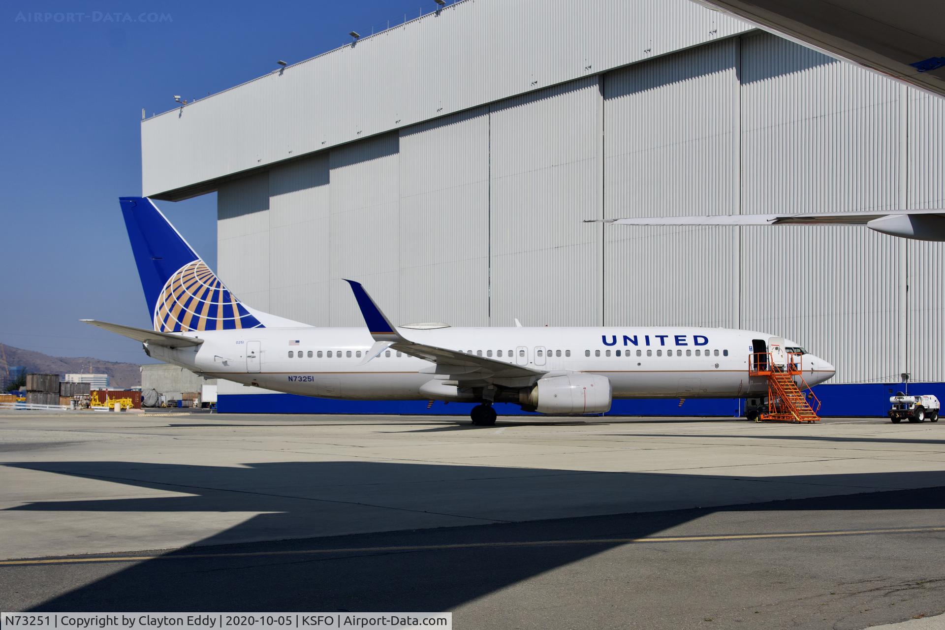 N73251, 2000 Boeing 737-824 C/N 30582, SFO 2020.