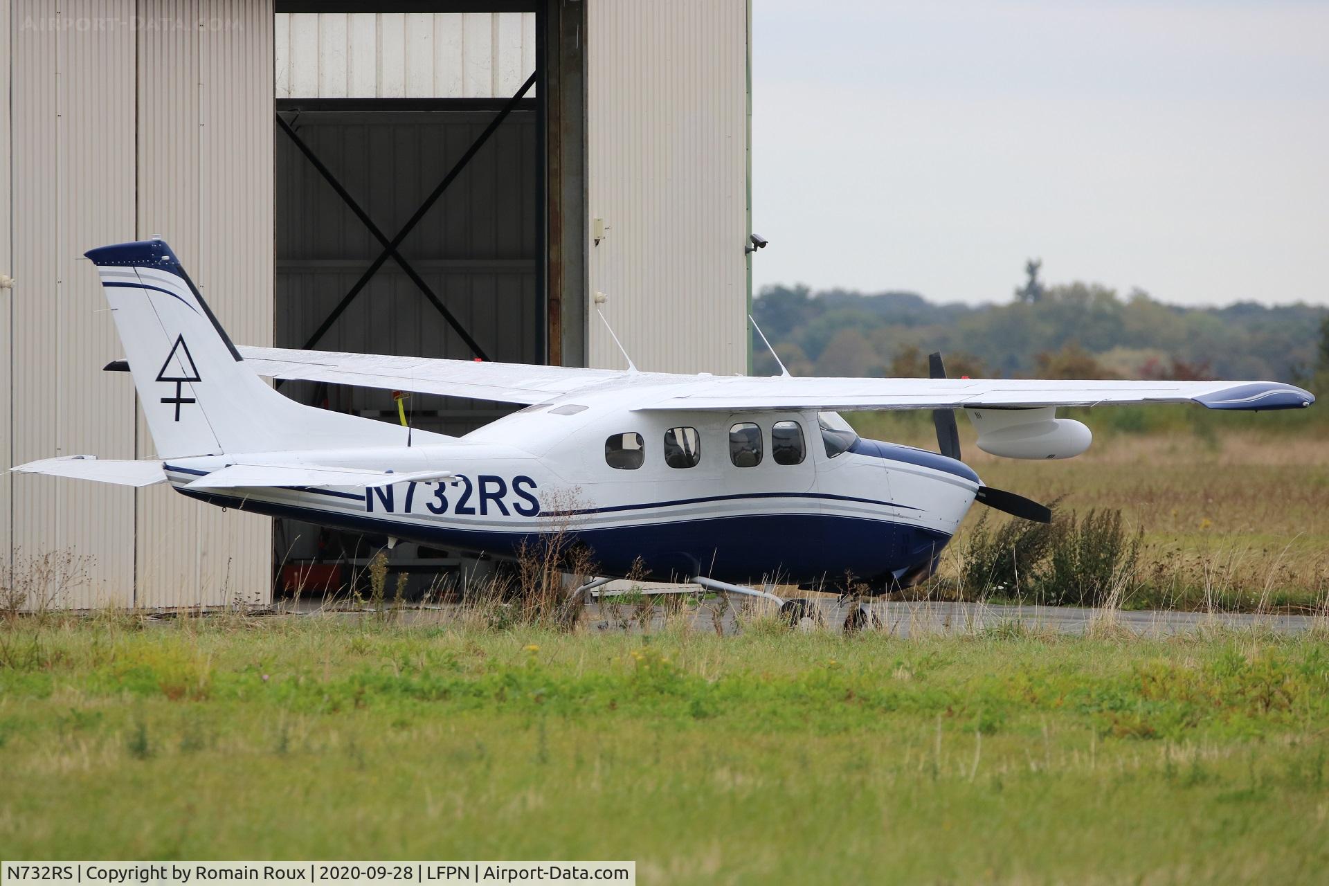 N732RS, Cessna P210N Pressurised Centurion C/N P21000592, Parked