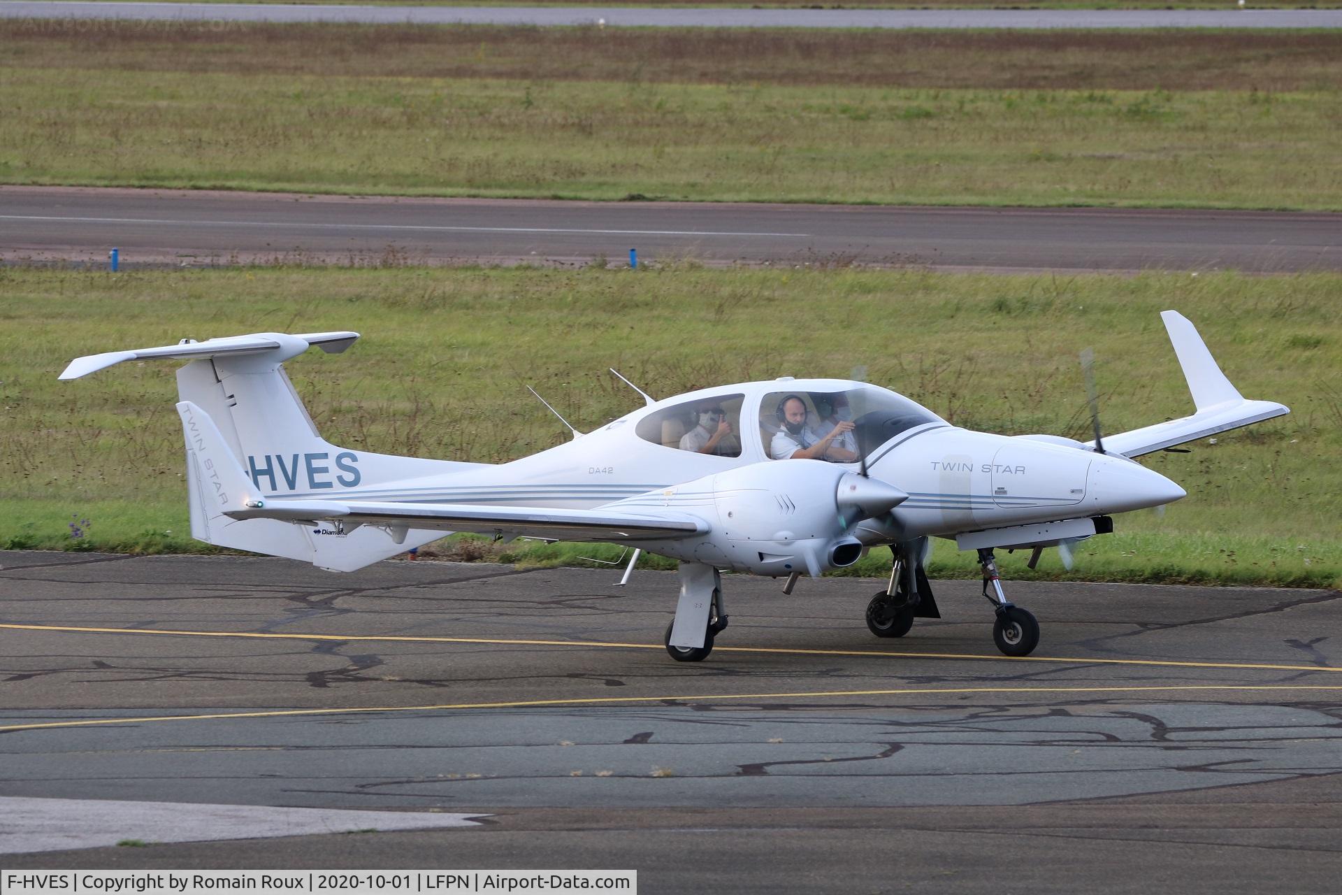 F-HVES, 2006 Diamond DA-42 Twin Star C/N 42.086, Taxiing