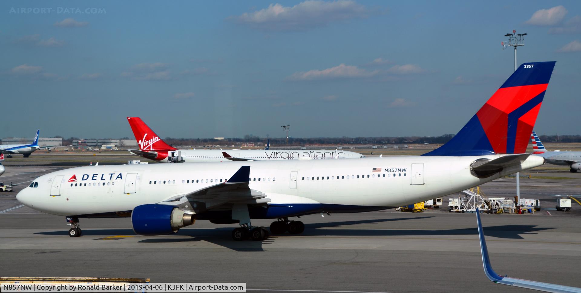 N857NW, 2004 Airbus A330-223 C/N 0633, Taxi JFK