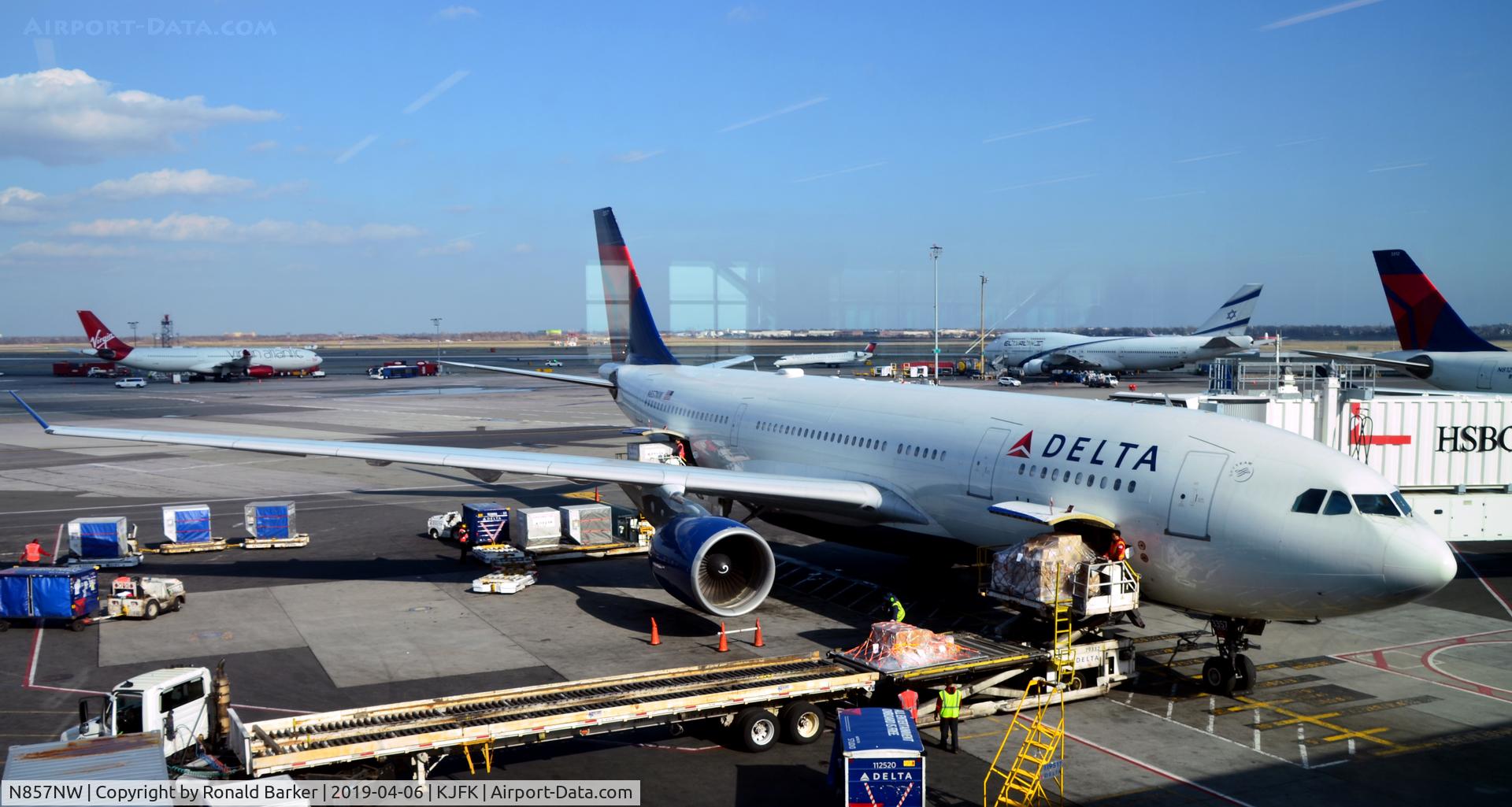 N857NW, 2004 Airbus A330-223 C/N 0633, Taxi JFK