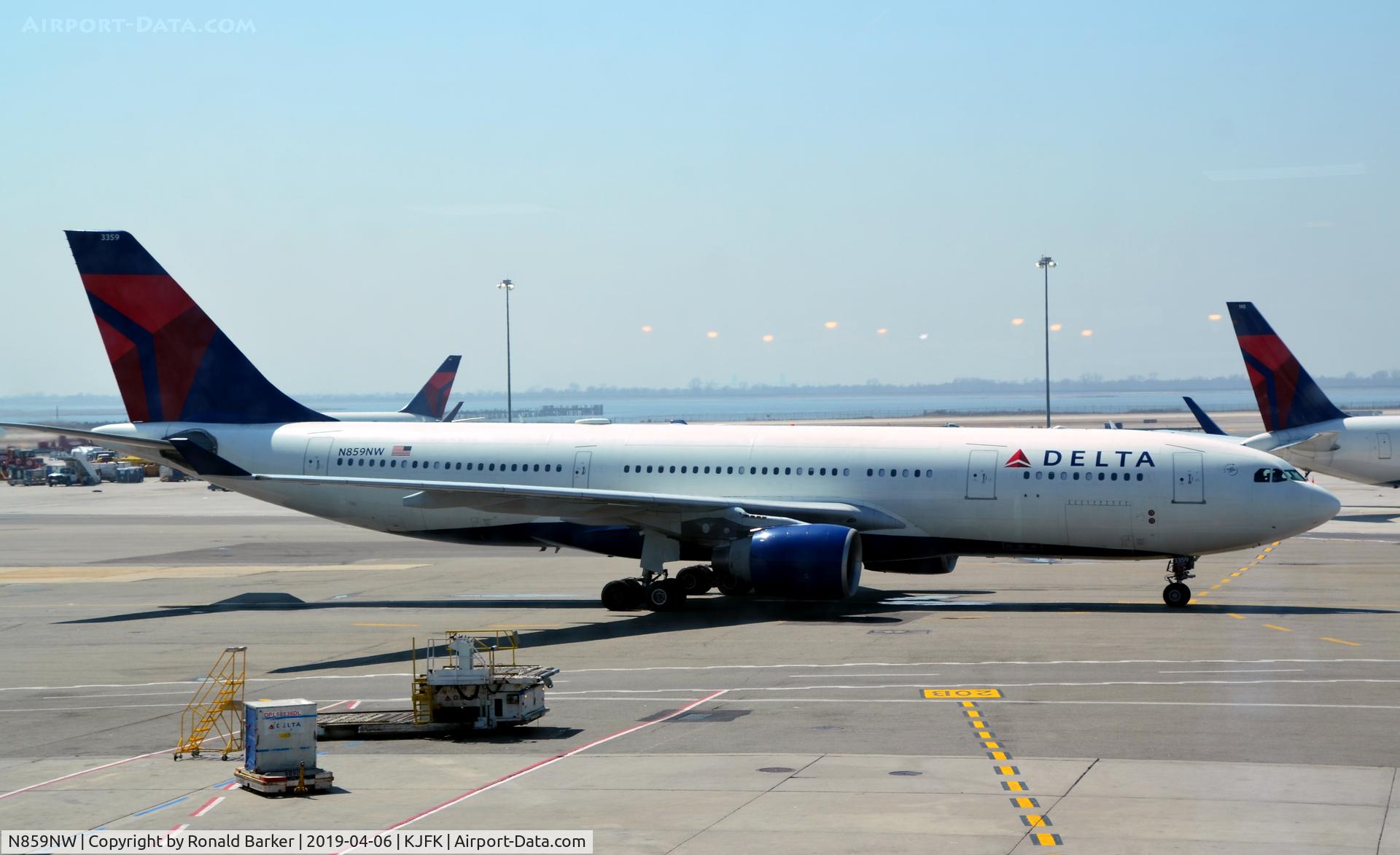 N859NW, 2006 Airbus A330-223 C/N 0722, Taxi JFK