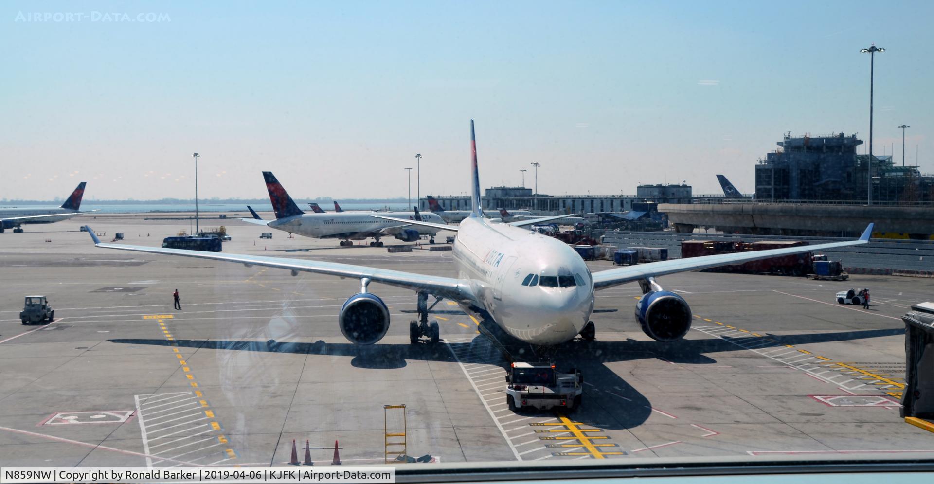 N859NW, 2006 Airbus A330-223 C/N 0722, Pushback JFK