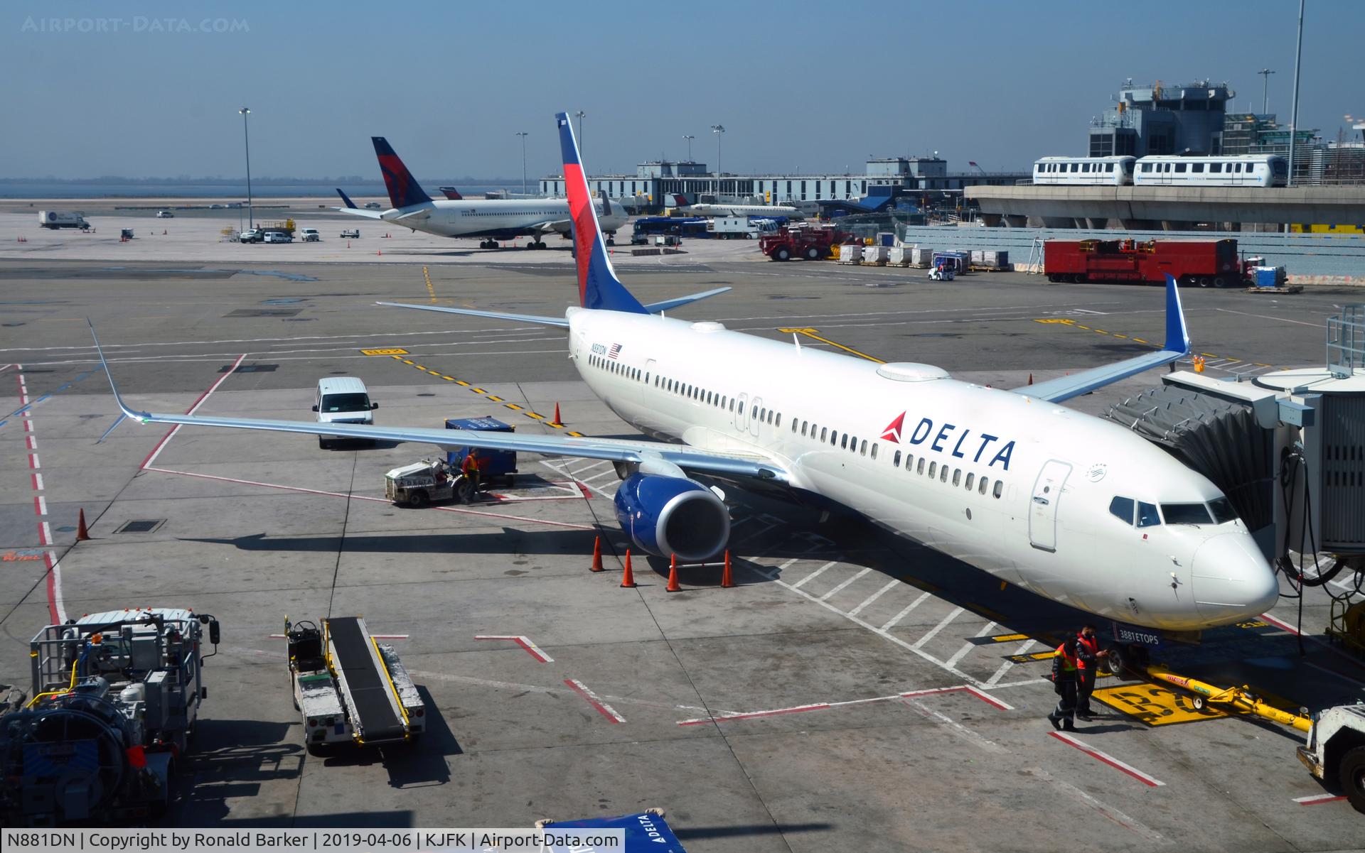 N881DN, 2017 Boeing 737-932/ER C/N 31992, At the gate JFK