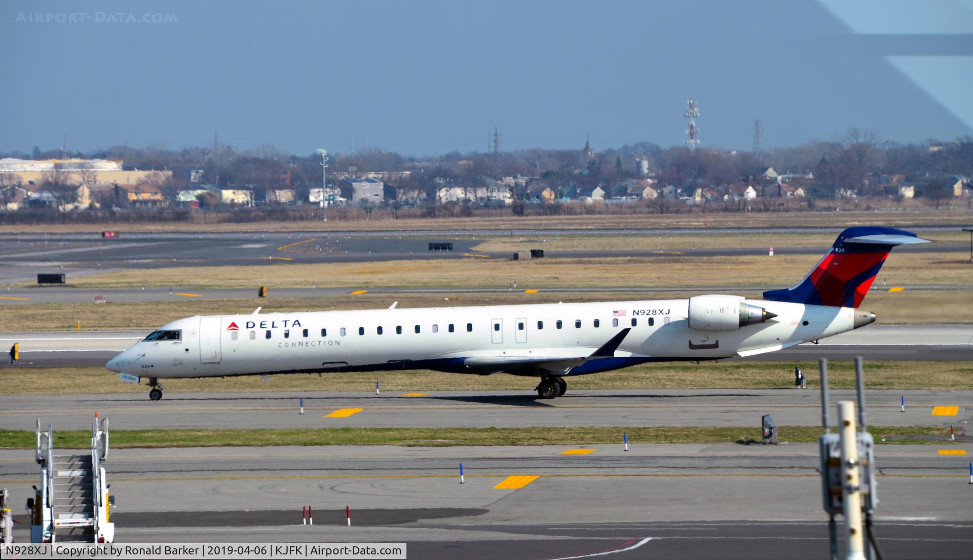 N928XJ, 2008 Bombardier CRJ-900ER (CL-600-2D24) C/N 15190, Taxi JFK