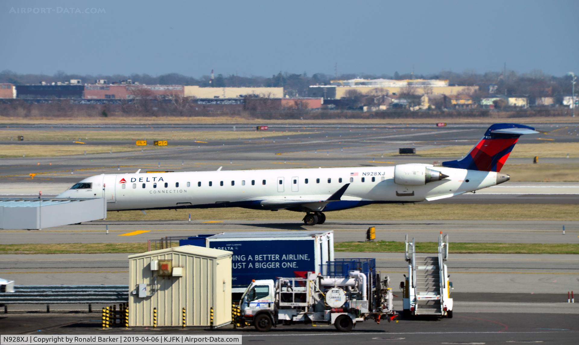 N928XJ, 2008 Bombardier CRJ-900ER (CL-600-2D24) C/N 15190, Taxi JFK