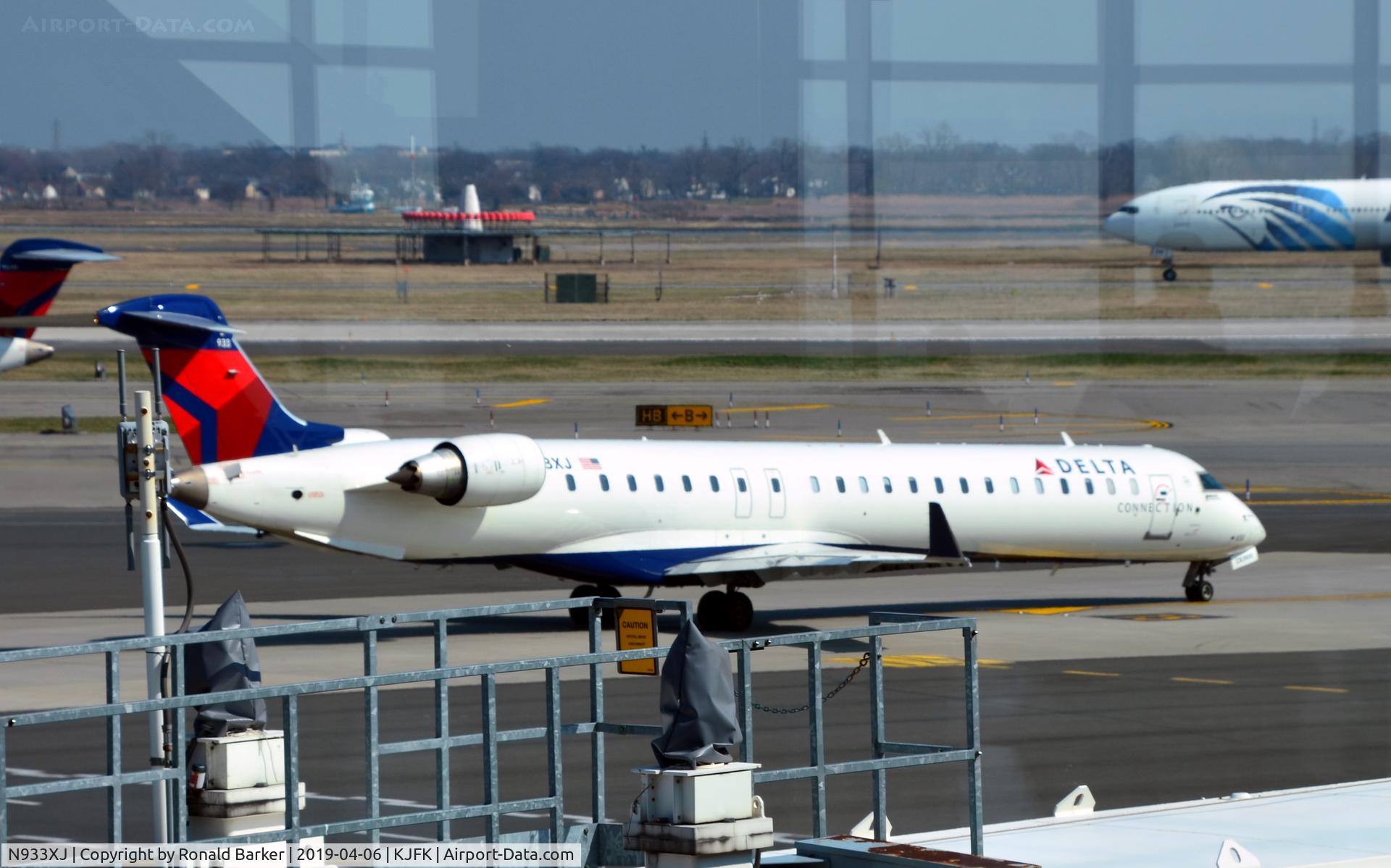 N933XJ, 2008 Bombardier CRJ-900ER (CL-600-2D24) C/N 15196, Taxi JFK