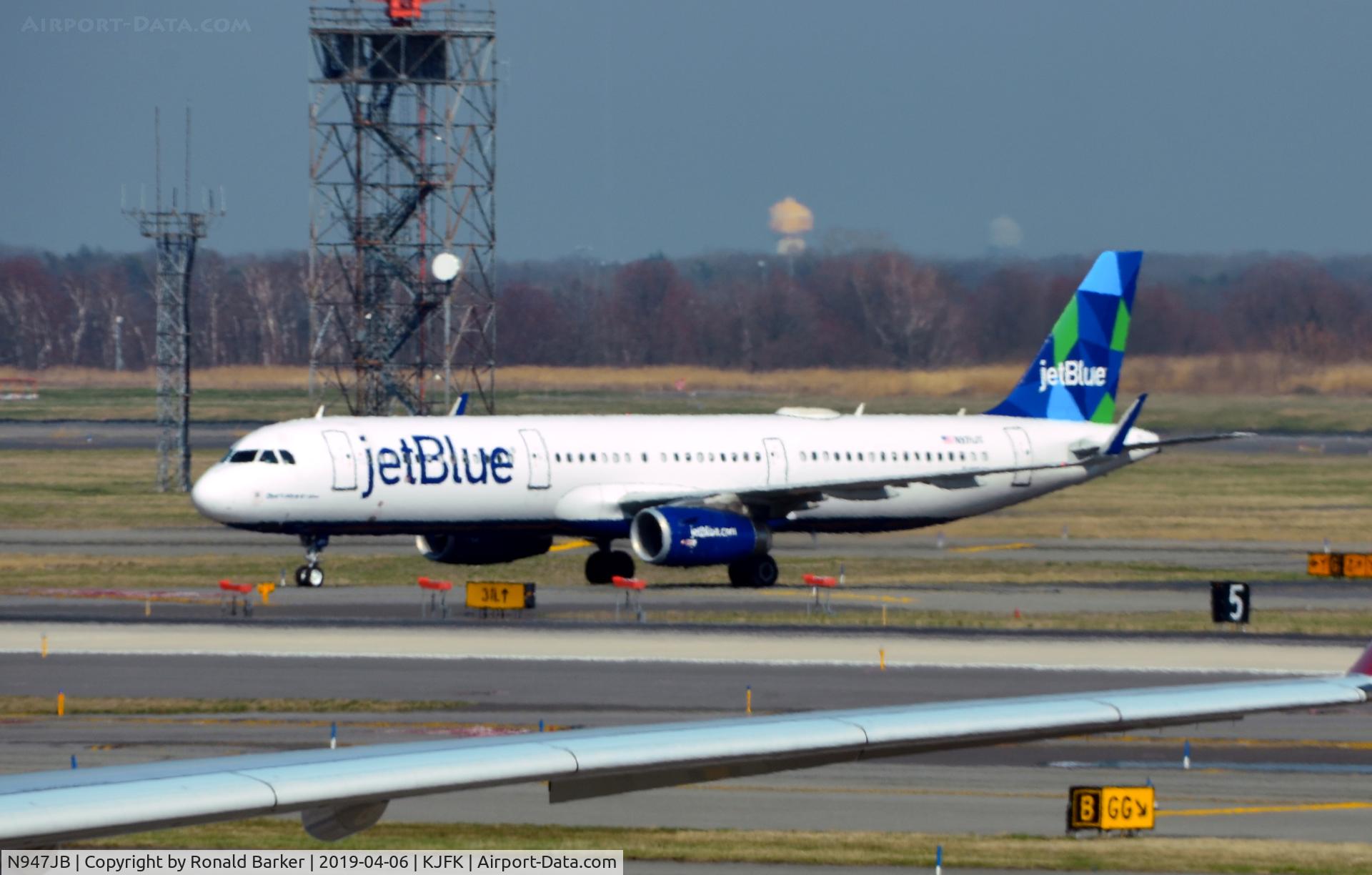 N947JB, 2015 Airbus A321-231 C/N 6448, Taxi JFK