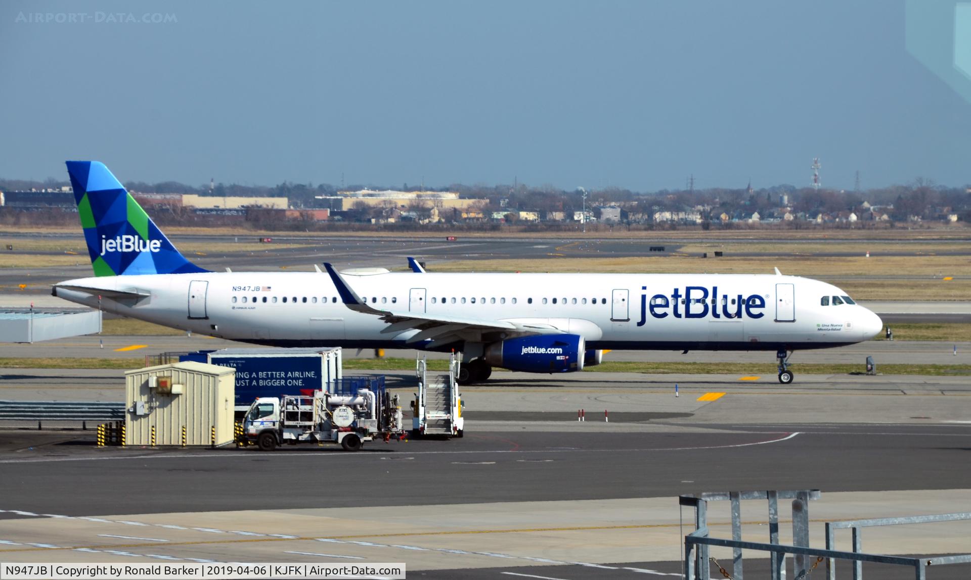 N947JB, 2015 Airbus A321-231 C/N 6448, Taxi JFK