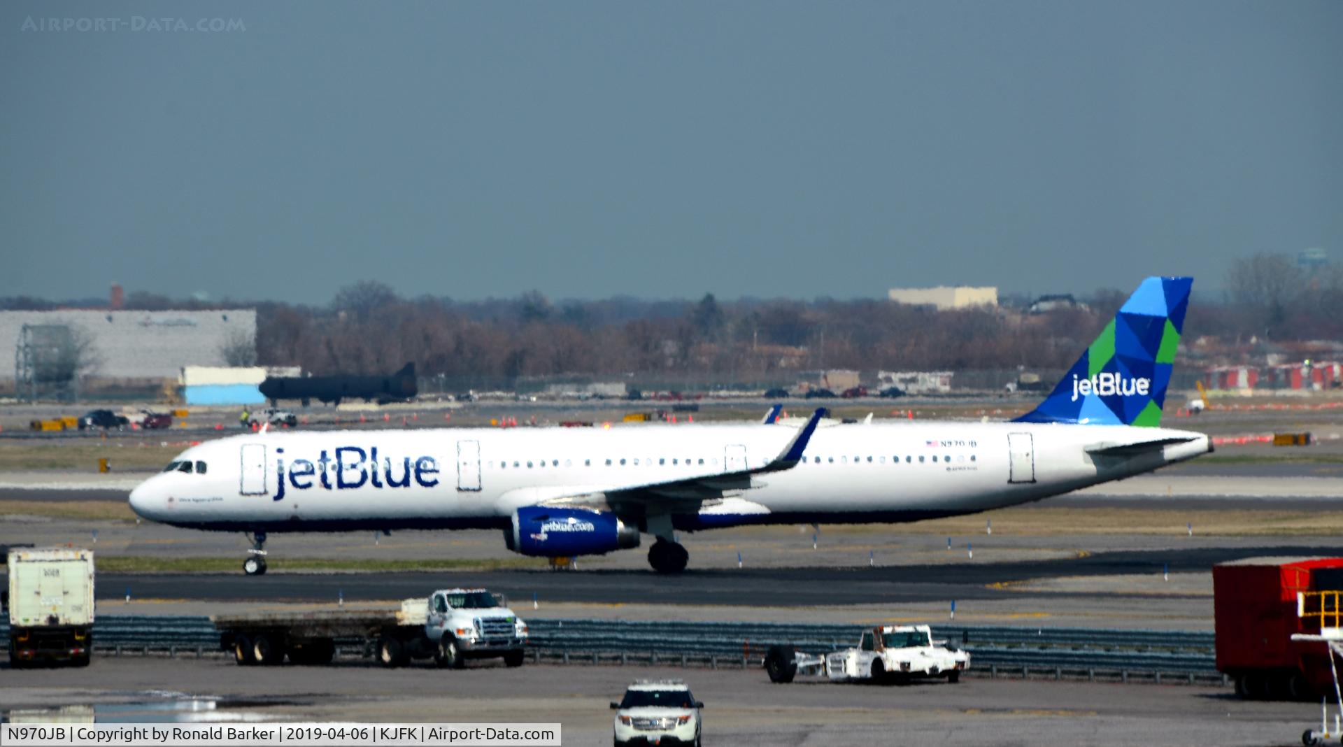 N970JB, 2016 Airbus A321-231 C/N 7415, Taxi JFK