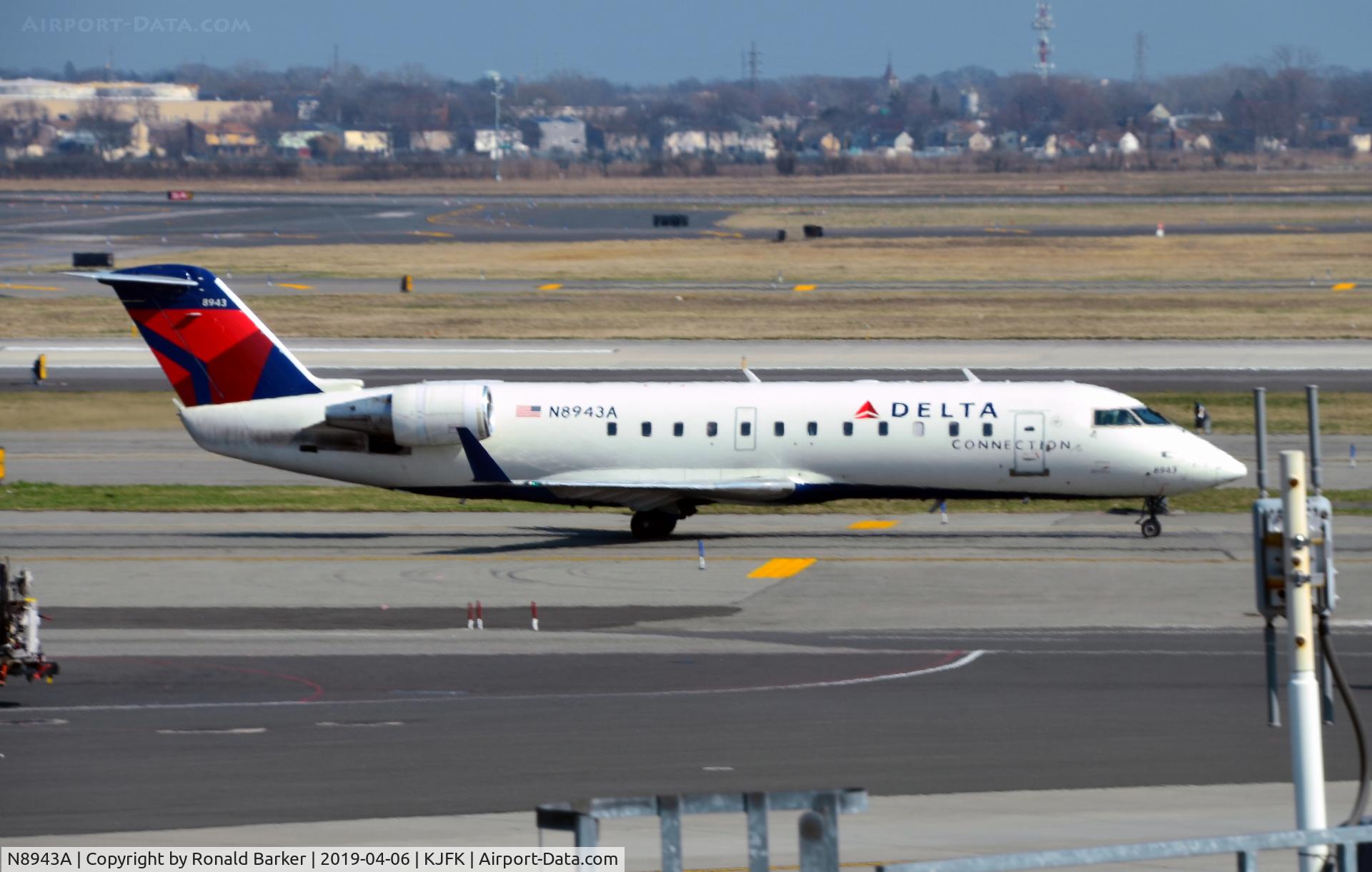 N8943A, 2004 Bombardier CRJ-200 (CL-600-2B19) C/N 7943, Taxi JFK
