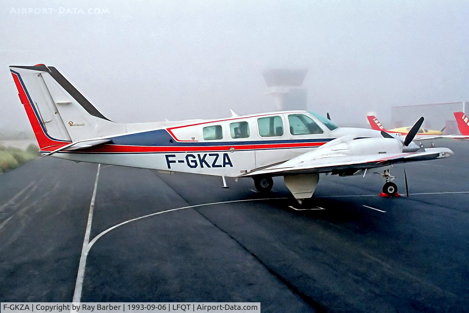 F-GKZA, Beech 58 Baron C/N TH-1401, F-GKZA   Beech 58 Baron [TH-1401] (IAAG) Merville-Calonne~F 06/09/1993