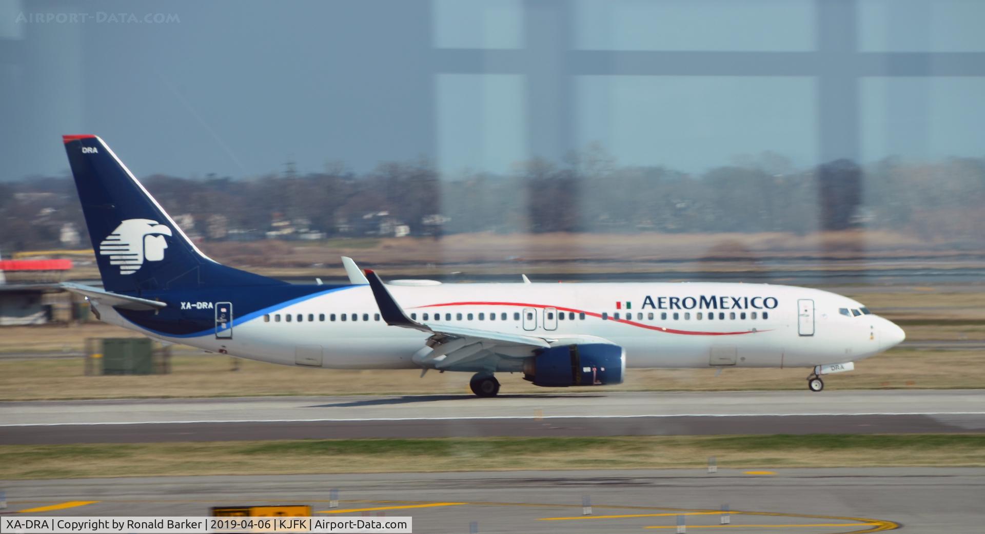 XA-DRA, 2006 Boeing 737-852 C/N 35114, Landing JFK