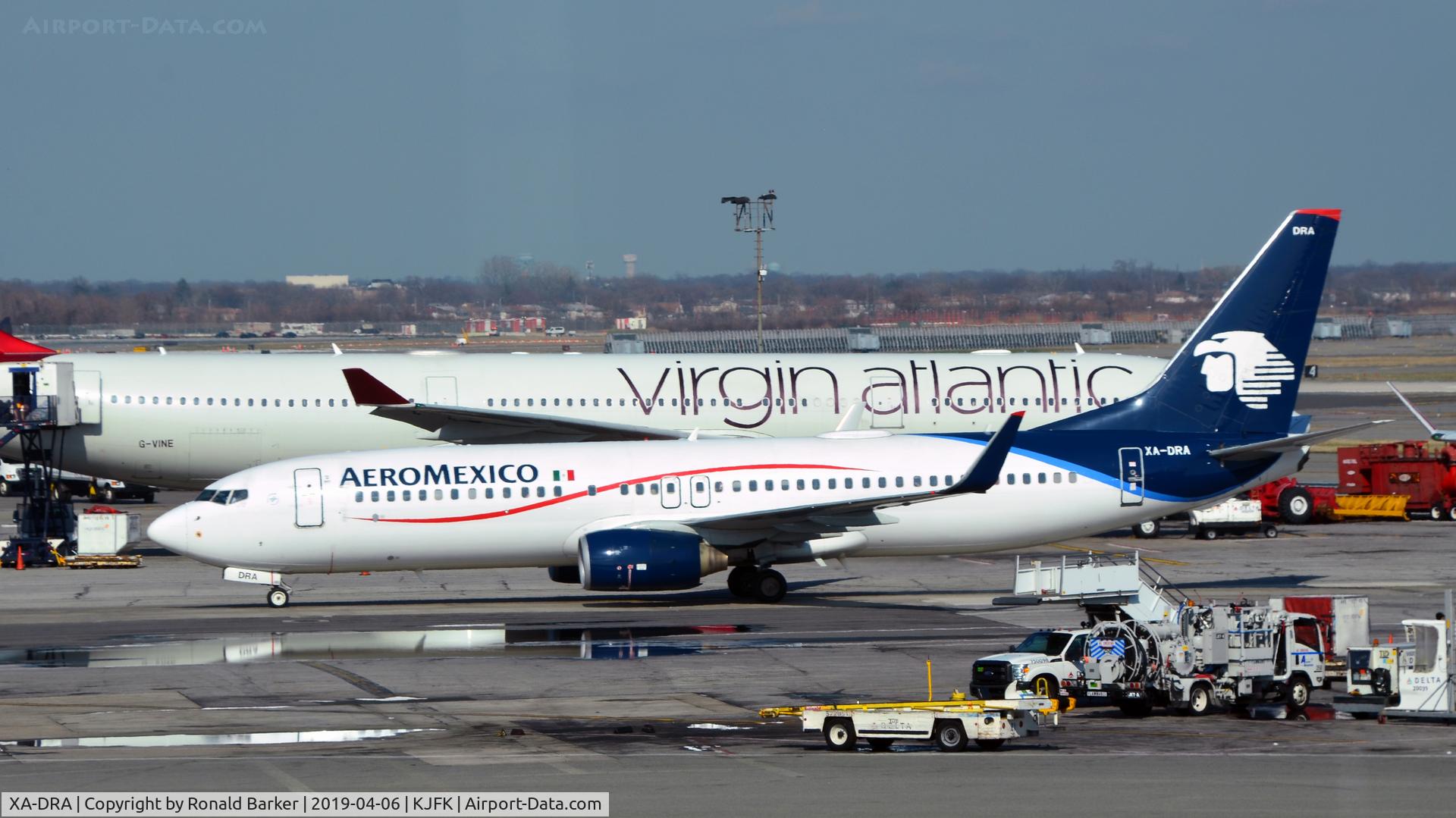 XA-DRA, 2006 Boeing 737-852 C/N 35114, Taxi JFK