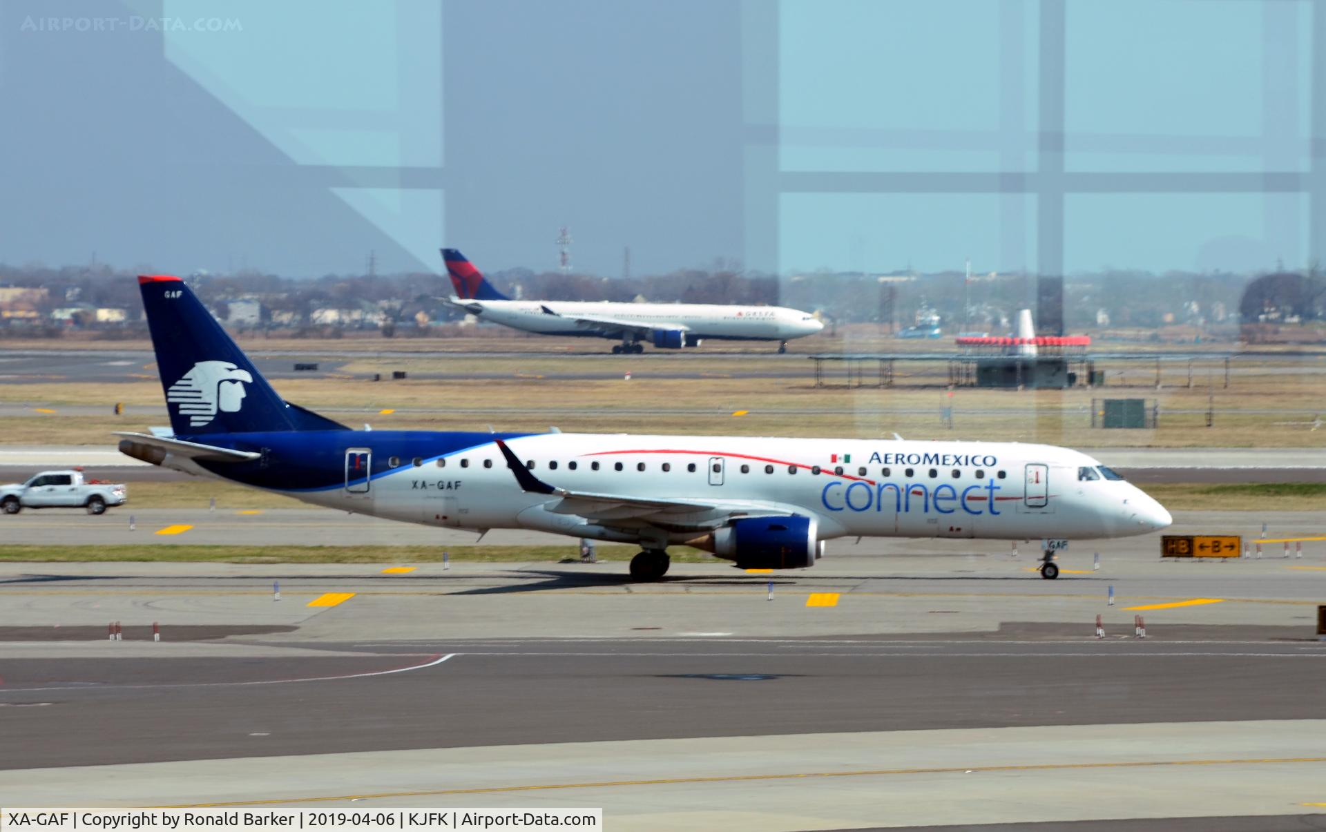 XA-GAF, 2014 Embraer 190LR (ERJ-190-100LR) C/N 19000666, Taxi JFK