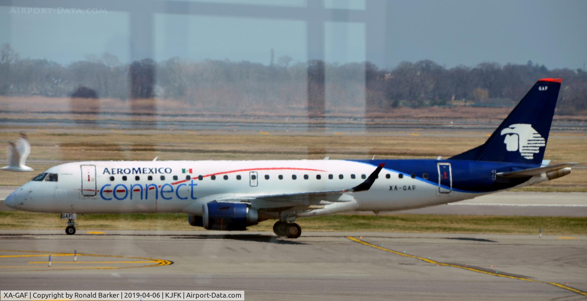 XA-GAF, 2014 Embraer 190LR (ERJ-190-100LR) C/N 19000666, Taxi JFK