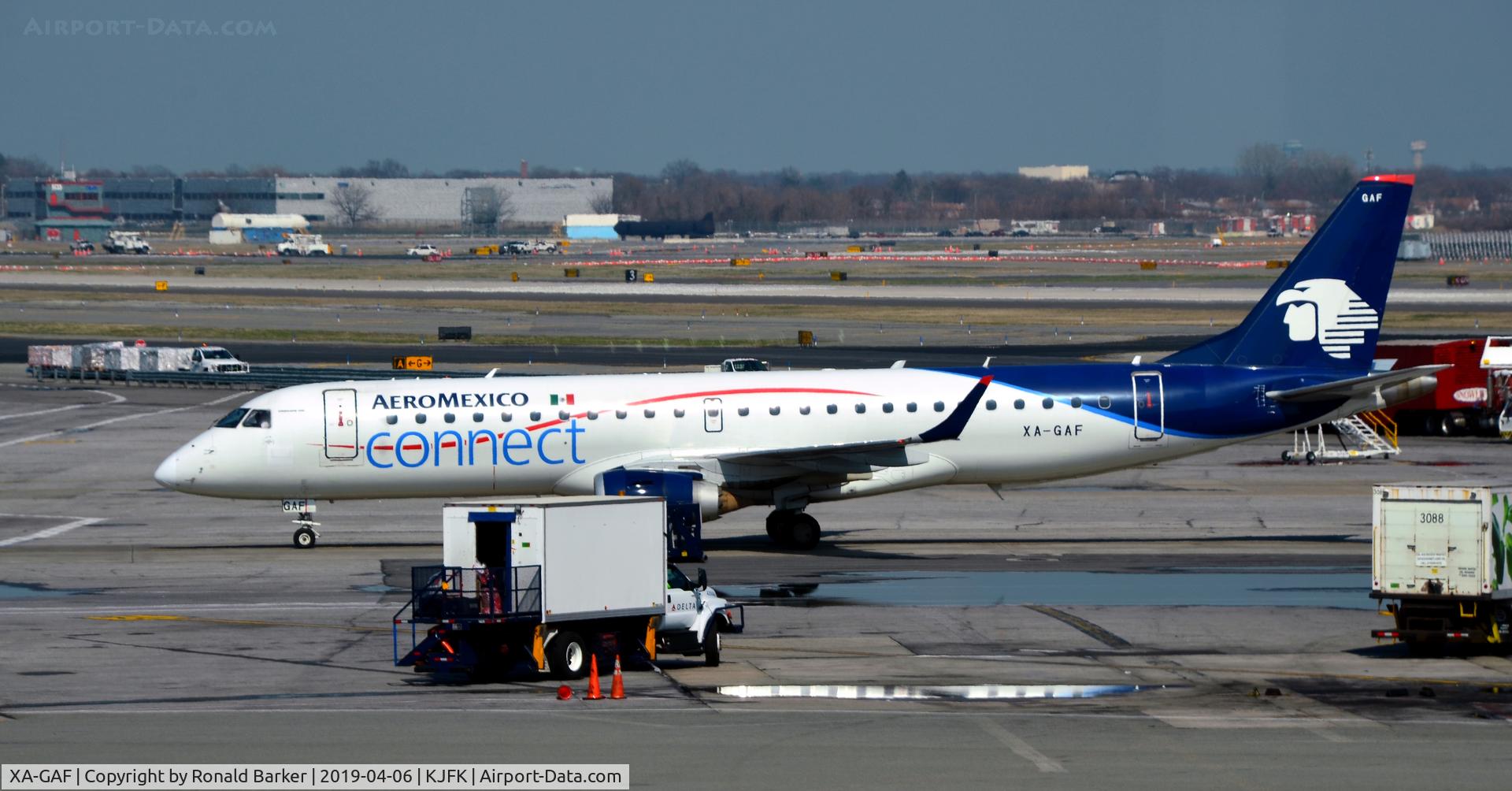 XA-GAF, 2014 Embraer 190LR (ERJ-190-100LR) C/N 19000666, Taxi JFK