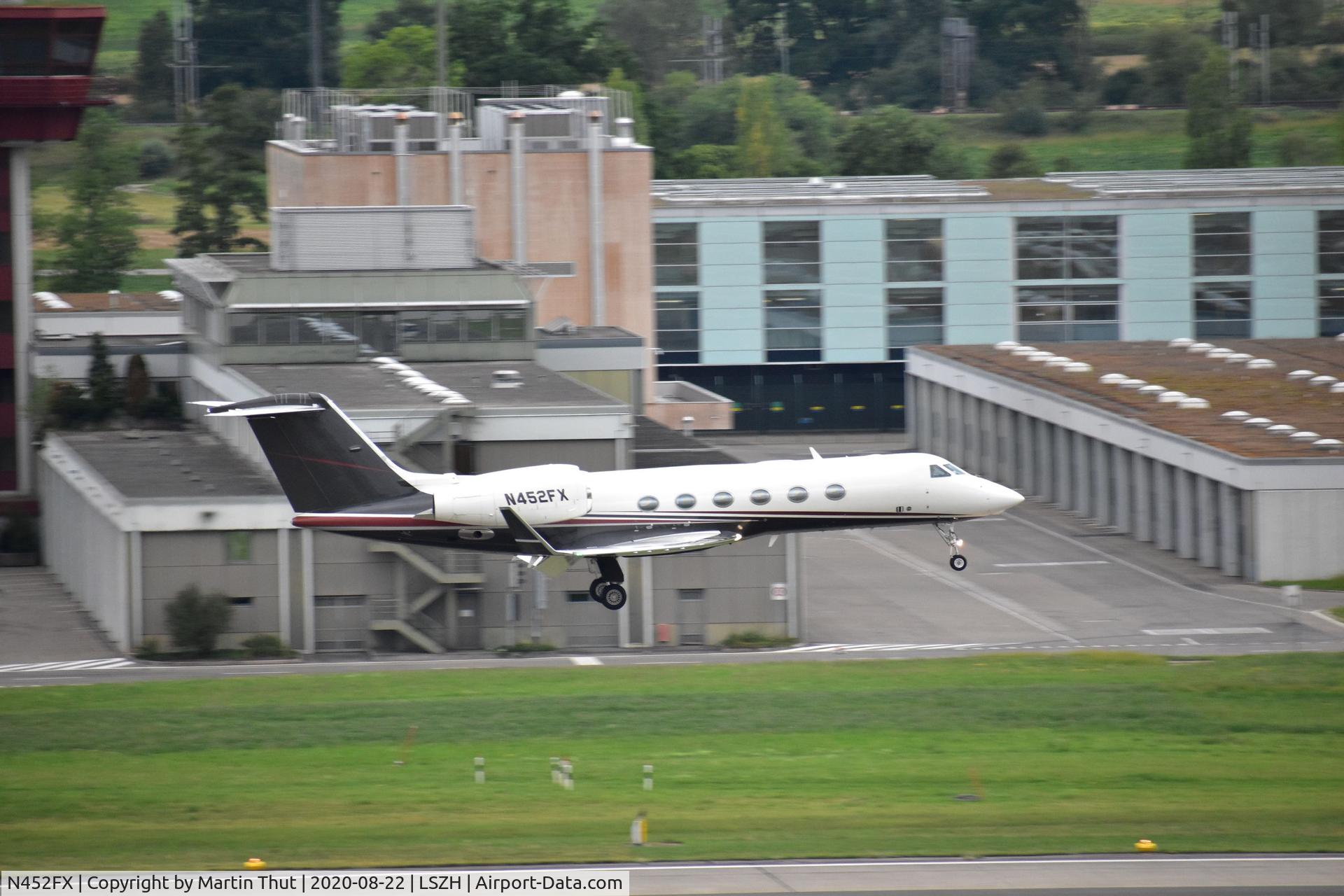 N452FX, 2015 Gulfstream Aerospace GIV-X (G450) C/N 4334, N452FX landing from TEB