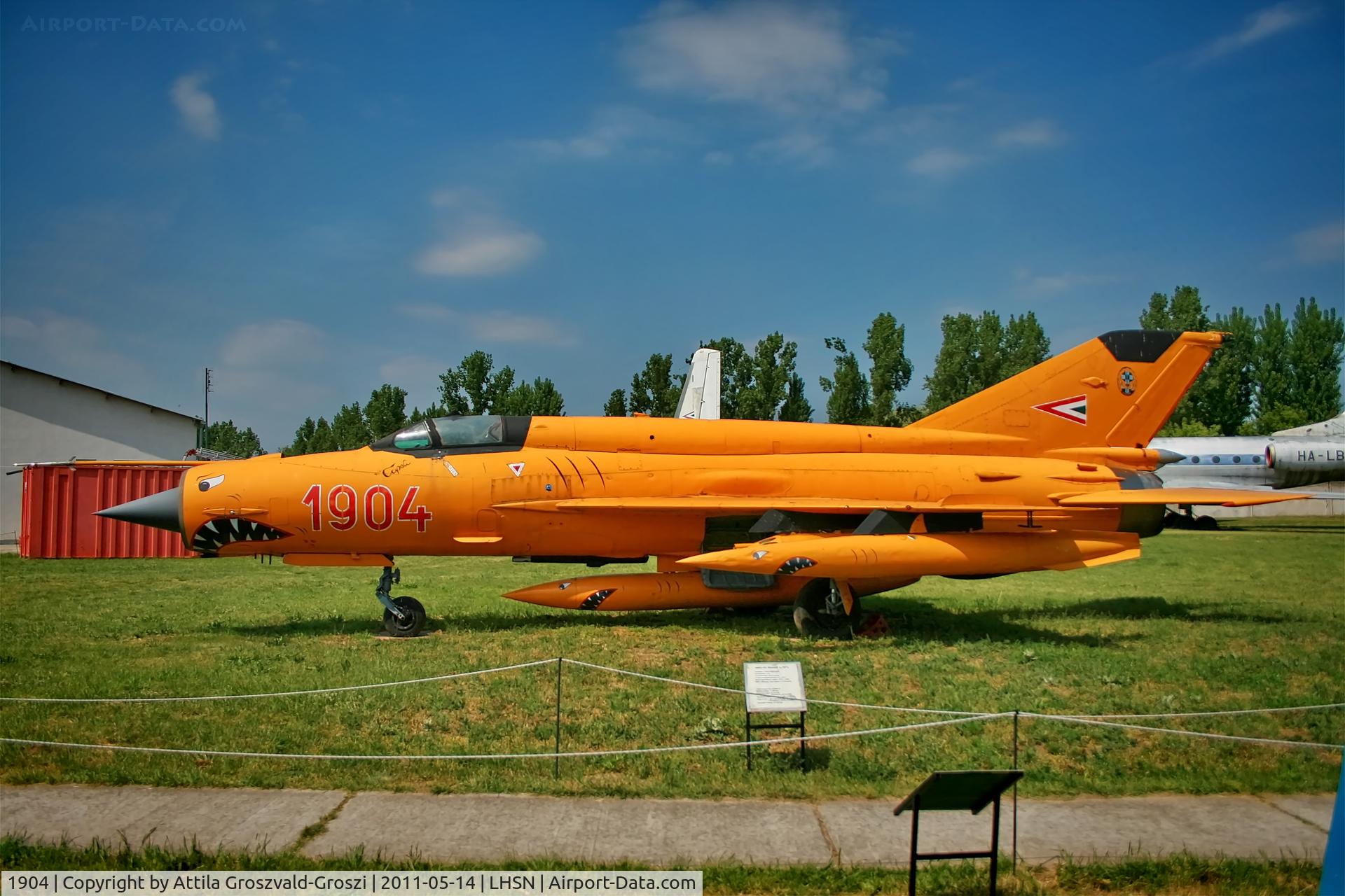 1904, 1978 Mikoyan-Gurevich MiG-21bis C/N 75061904, LHSN - Szolnok-Szandaszölös Airplane Museum