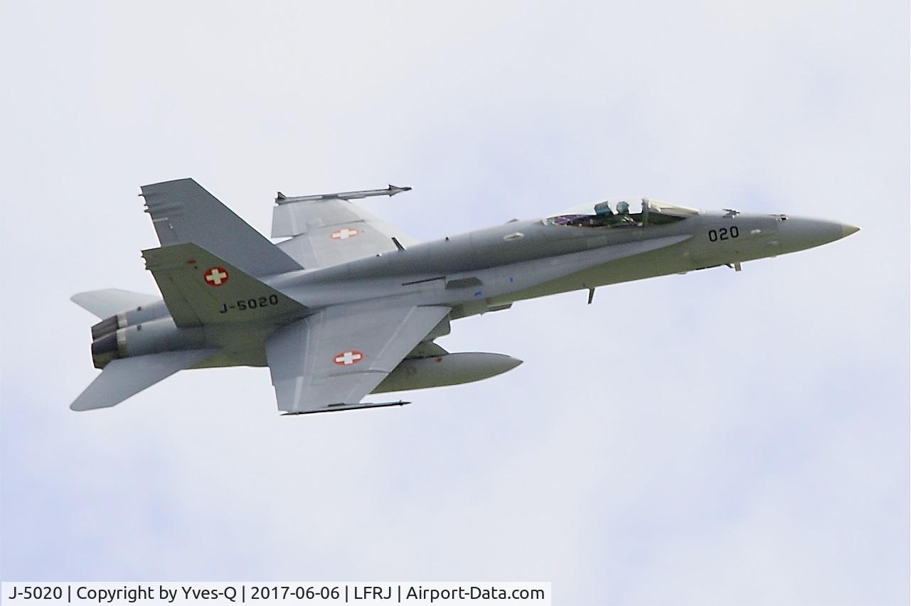 J-5020, McDonnell Douglas F/A-18C Hornet C/N 1369/SFC020, McDonnell Douglas FA-18C Hornet, Take off rwy 26, Landivisiau Naval Air Base (LFRJ) Tiger Meet 2017