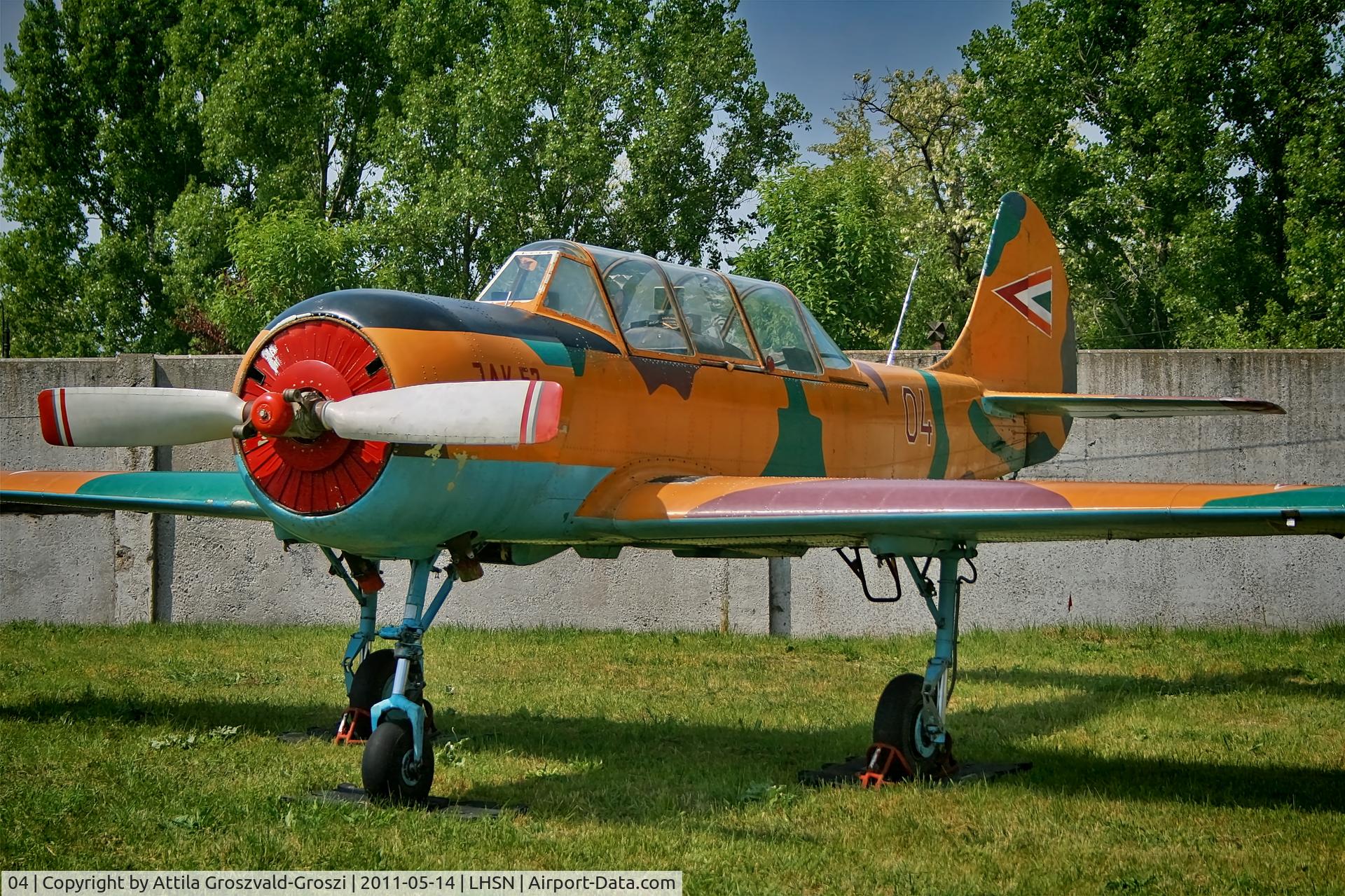 04, 1994 Yakovlev Yak-52 C/N 9411715, LHSN - Szolnok-Szandaszölös Airplane Museum
