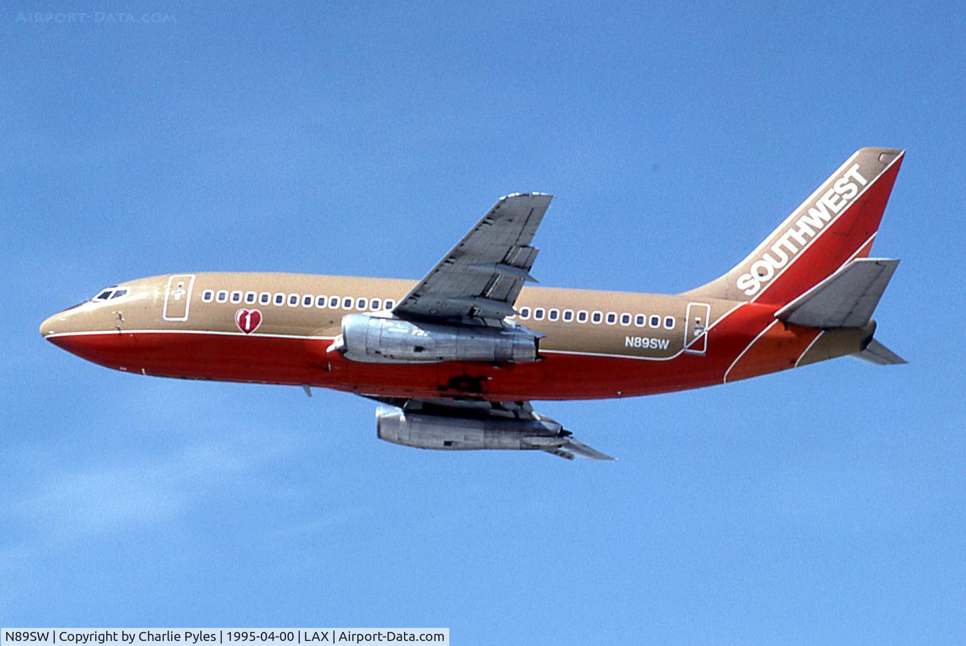 N89SW, 1982 Boeing 737-2H4 C/N 22904, El Segundo shot
