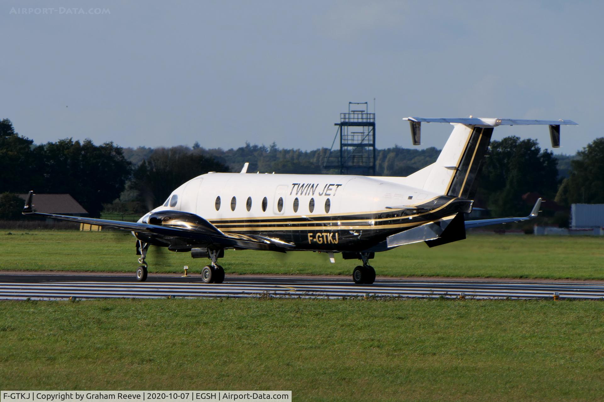 F-GTKJ, 1998 Beech 1900D C/N UE-348, Departing from Norwich.