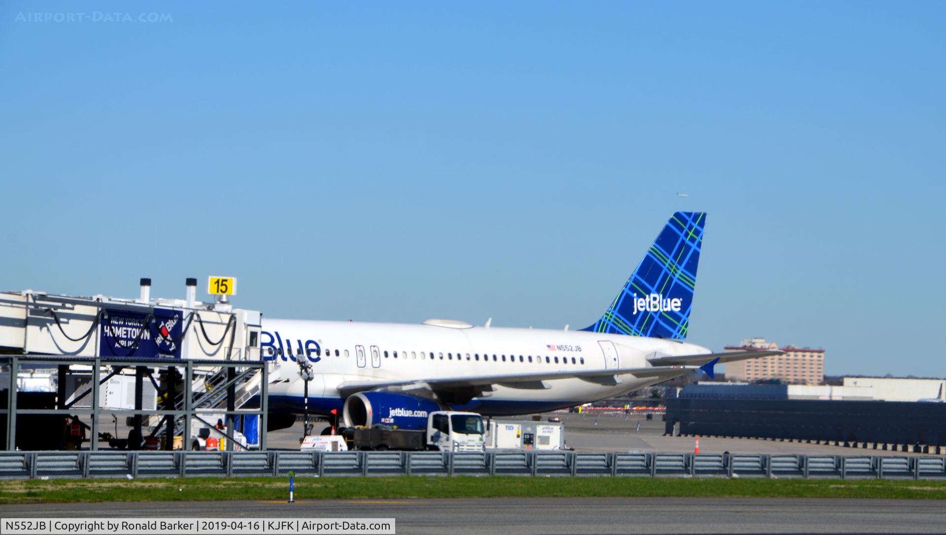 N552JB, 2002 Airbus A320-232 C/N 1861, Gate 15 JFK