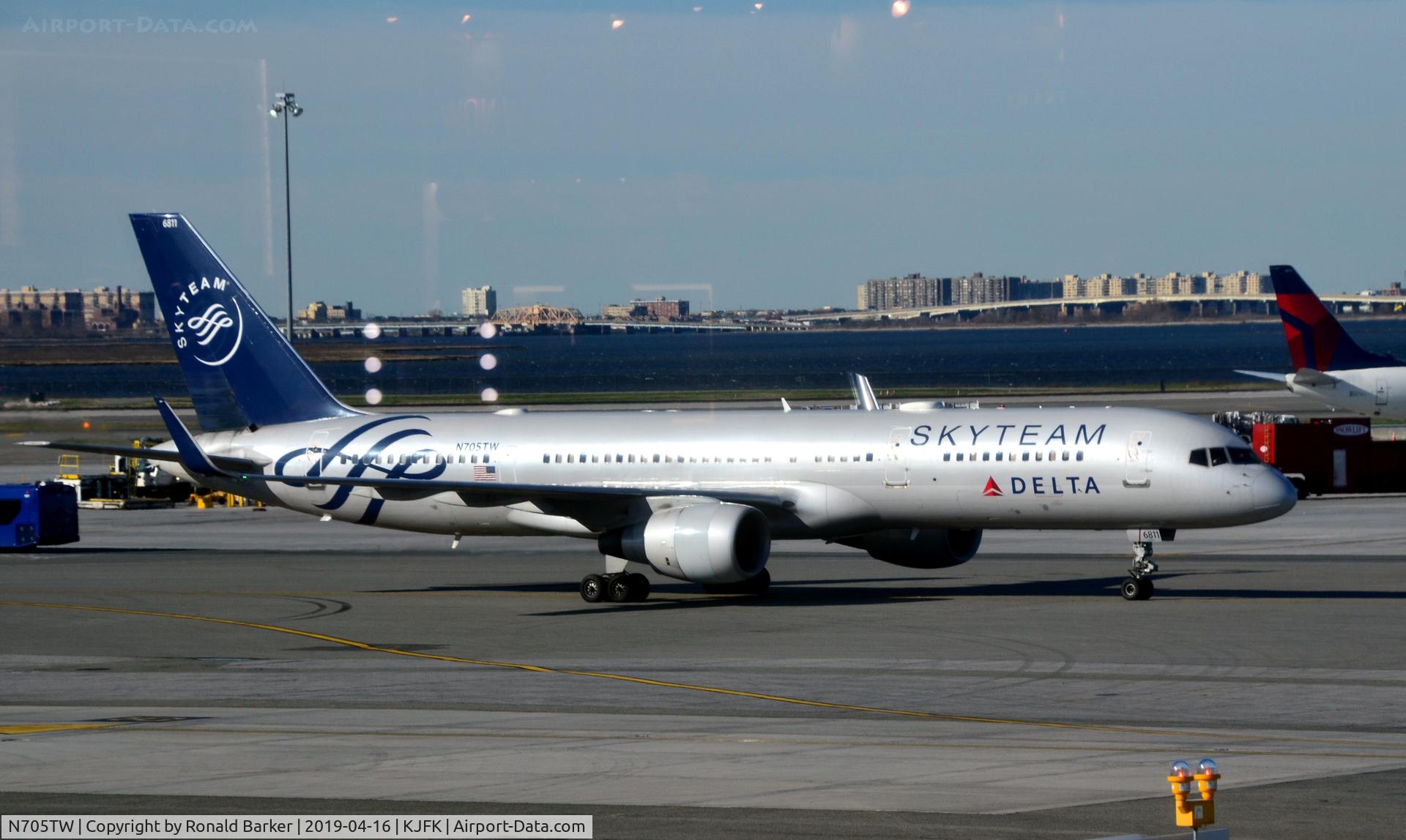 N705TW, 1997 Boeing 757-231ER C/N 28479, Taxi JFK