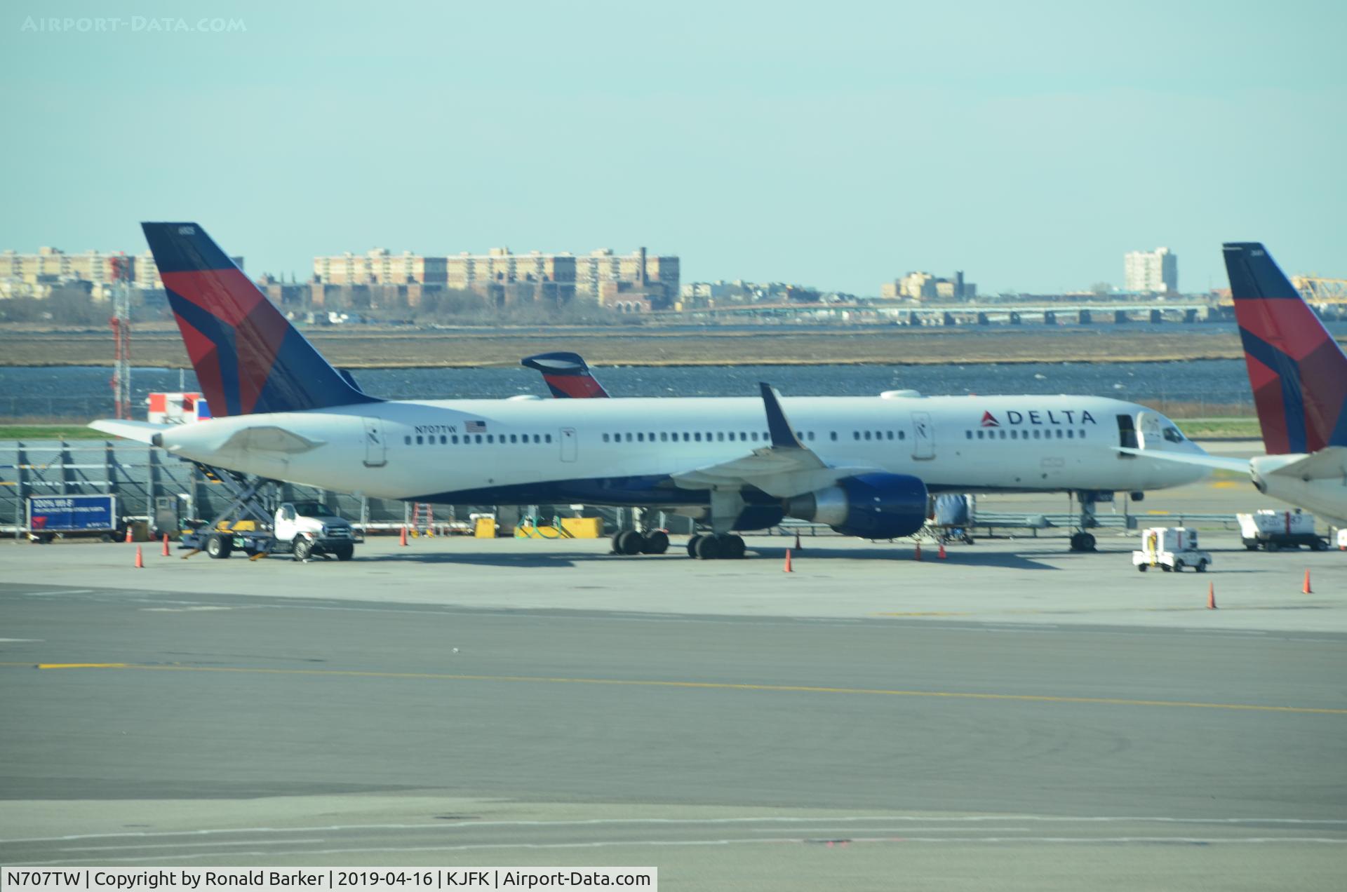 N707TW, 1997 Boeing 757-2Q8 C/N 27625, Parked JFK