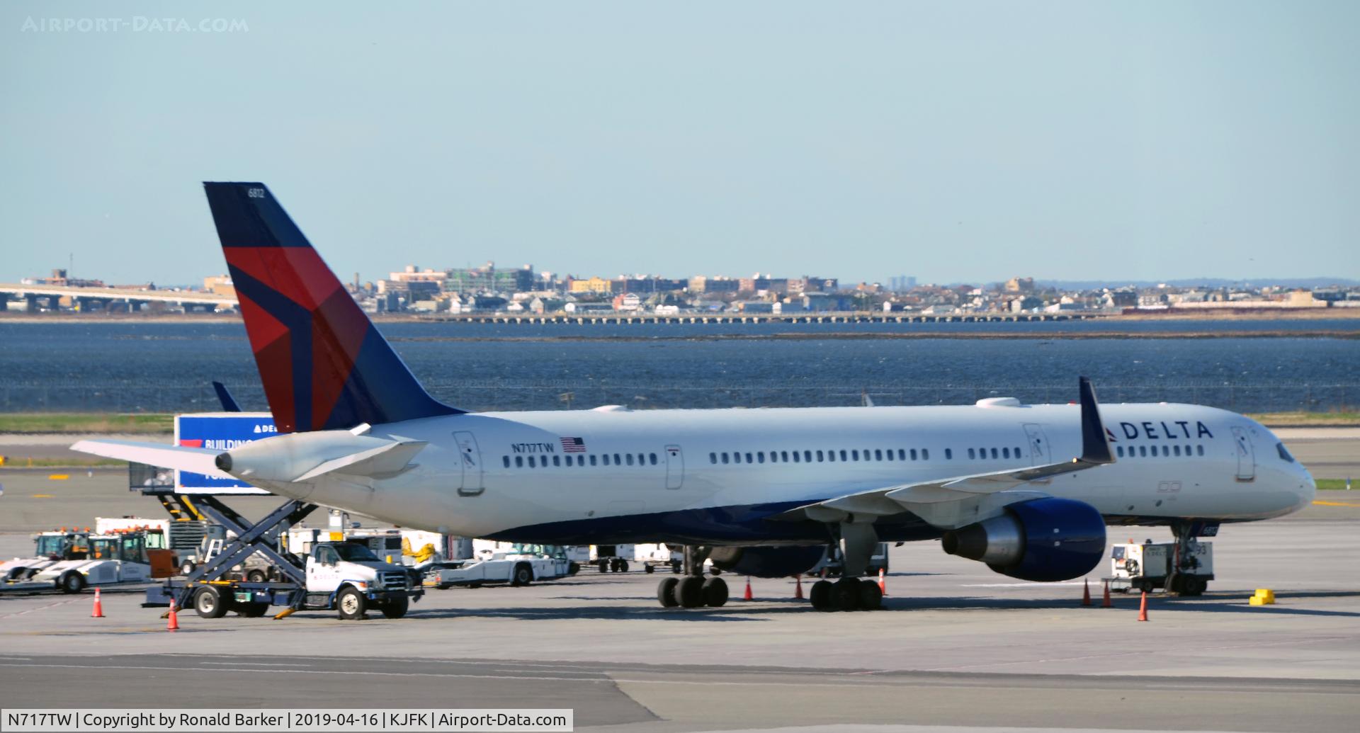 N717TW, 1999 Boeing 757-231 C/N 28485, Parked JFK