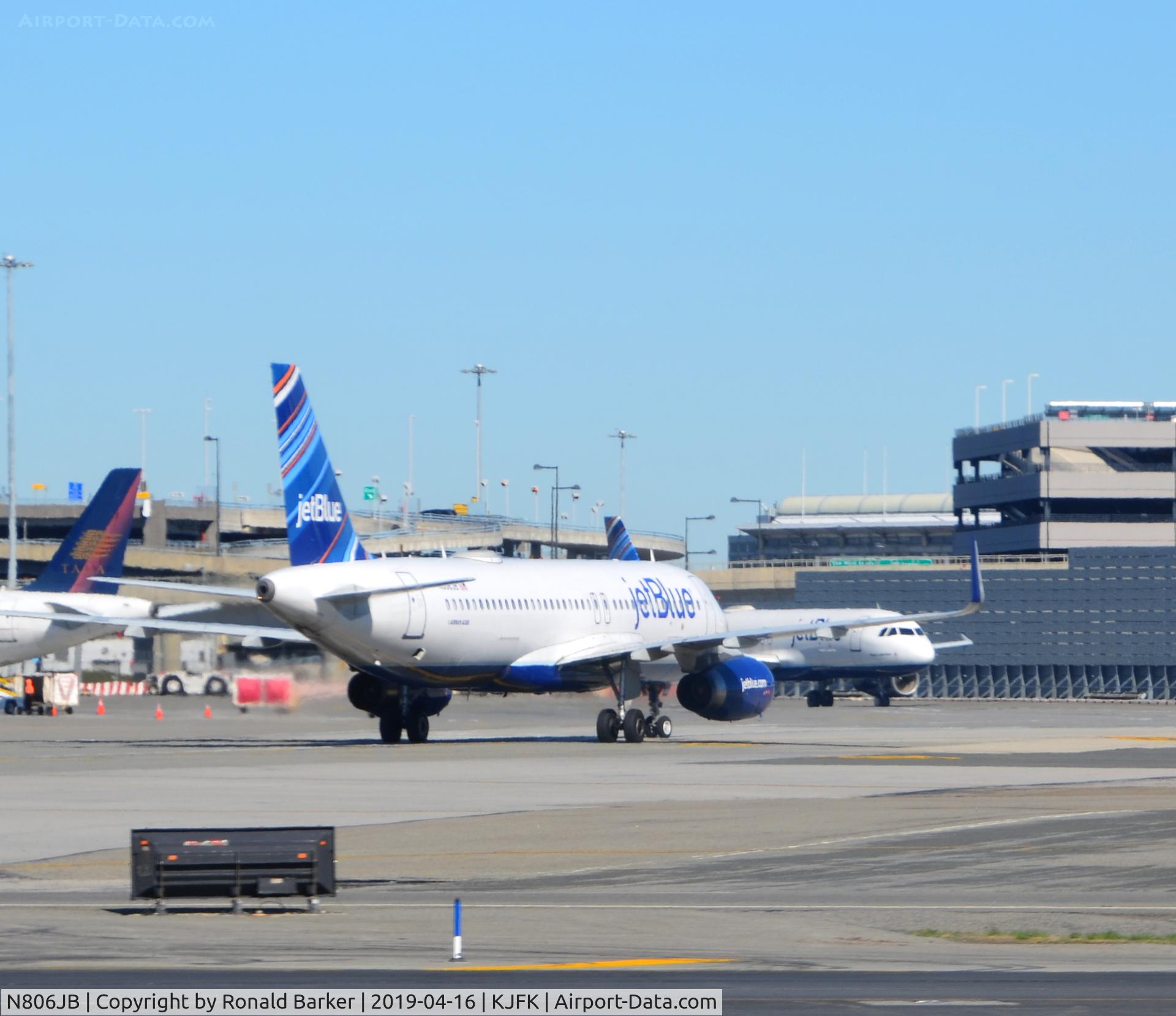 N806JB, 2012 Airbus A320-232 C/N 5302, Taxi JFK