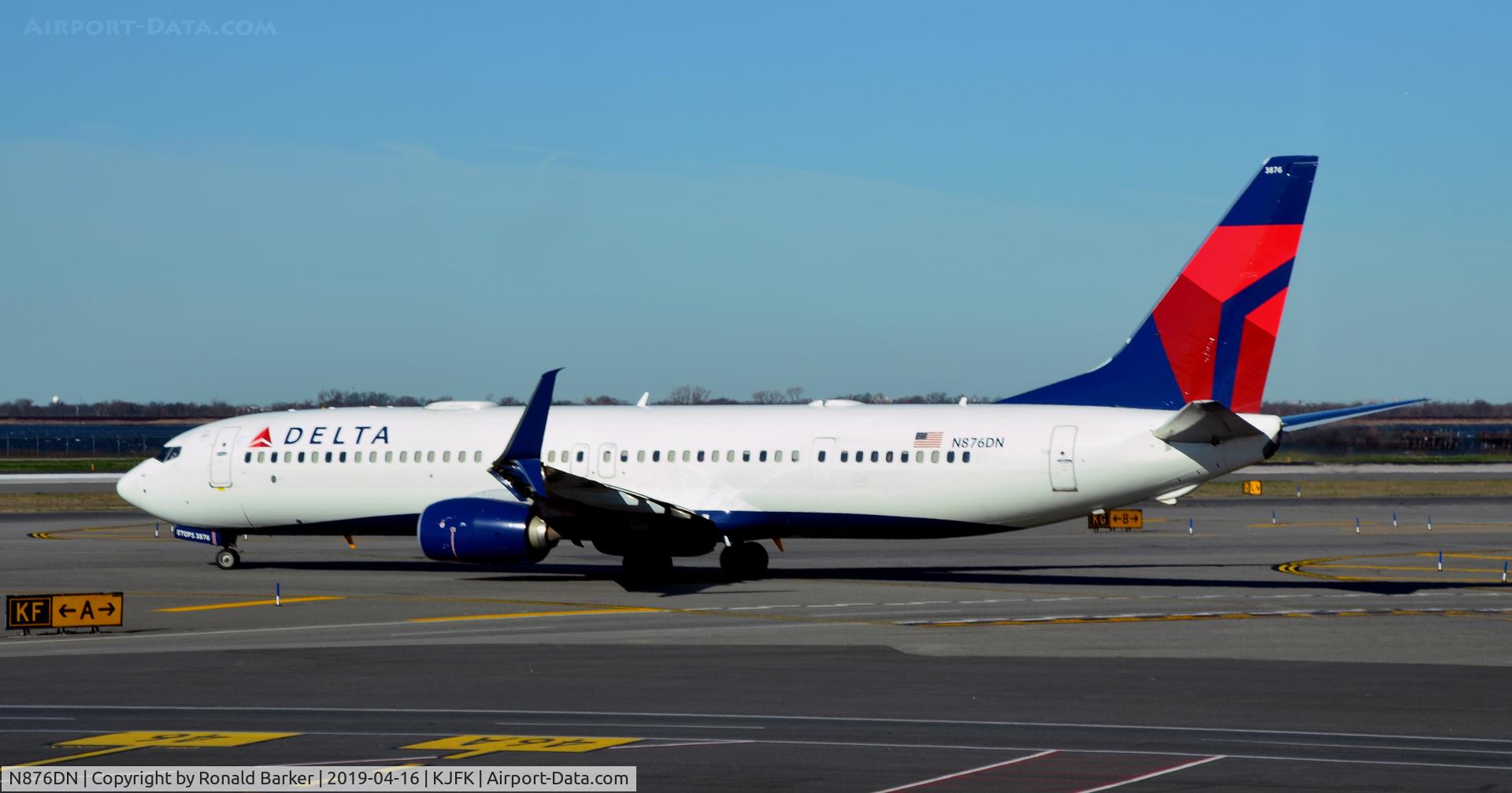 N876DN, 2017 Boeing 737-900/ER C/N 31987, Taxi JFK