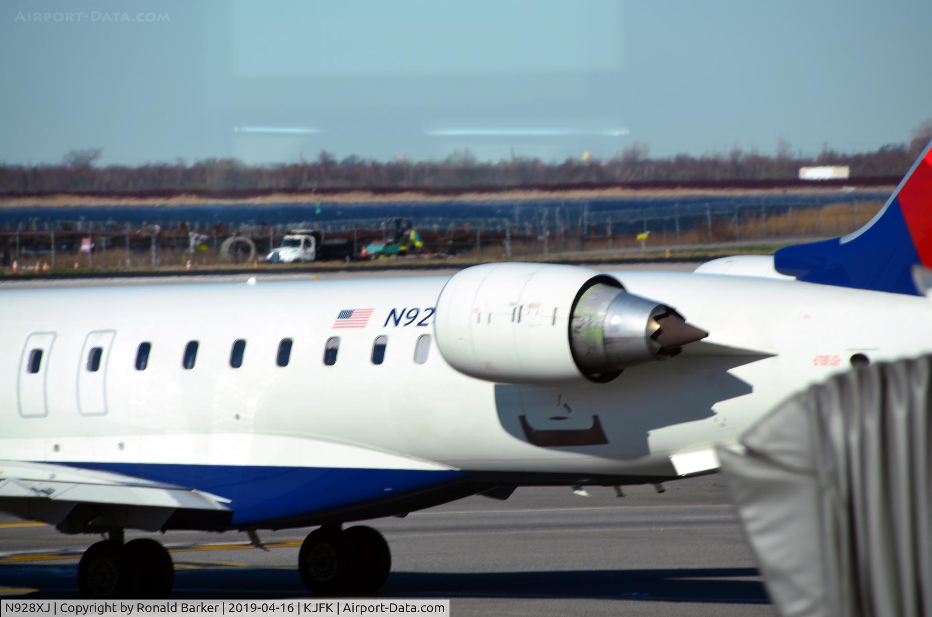 N928XJ, 2008 Bombardier CRJ-900ER (CL-600-2D24) C/N 15190, Taxi JFK