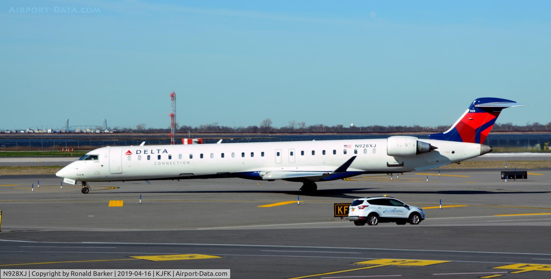 N928XJ, 2008 Bombardier CRJ-900ER (CL-600-2D24) C/N 15190, Taxi JFK