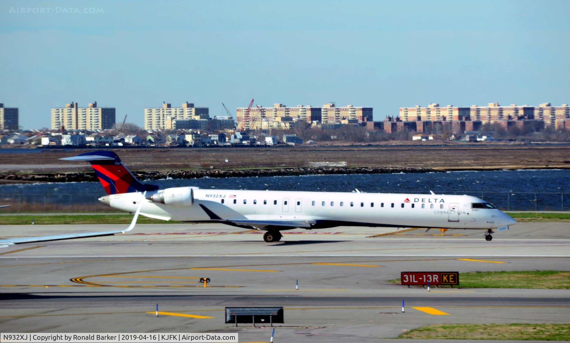N932XJ, 2008 Bombardier CRJ-900ER (CL-600-2D24) C/N 15194, Taxi JFK