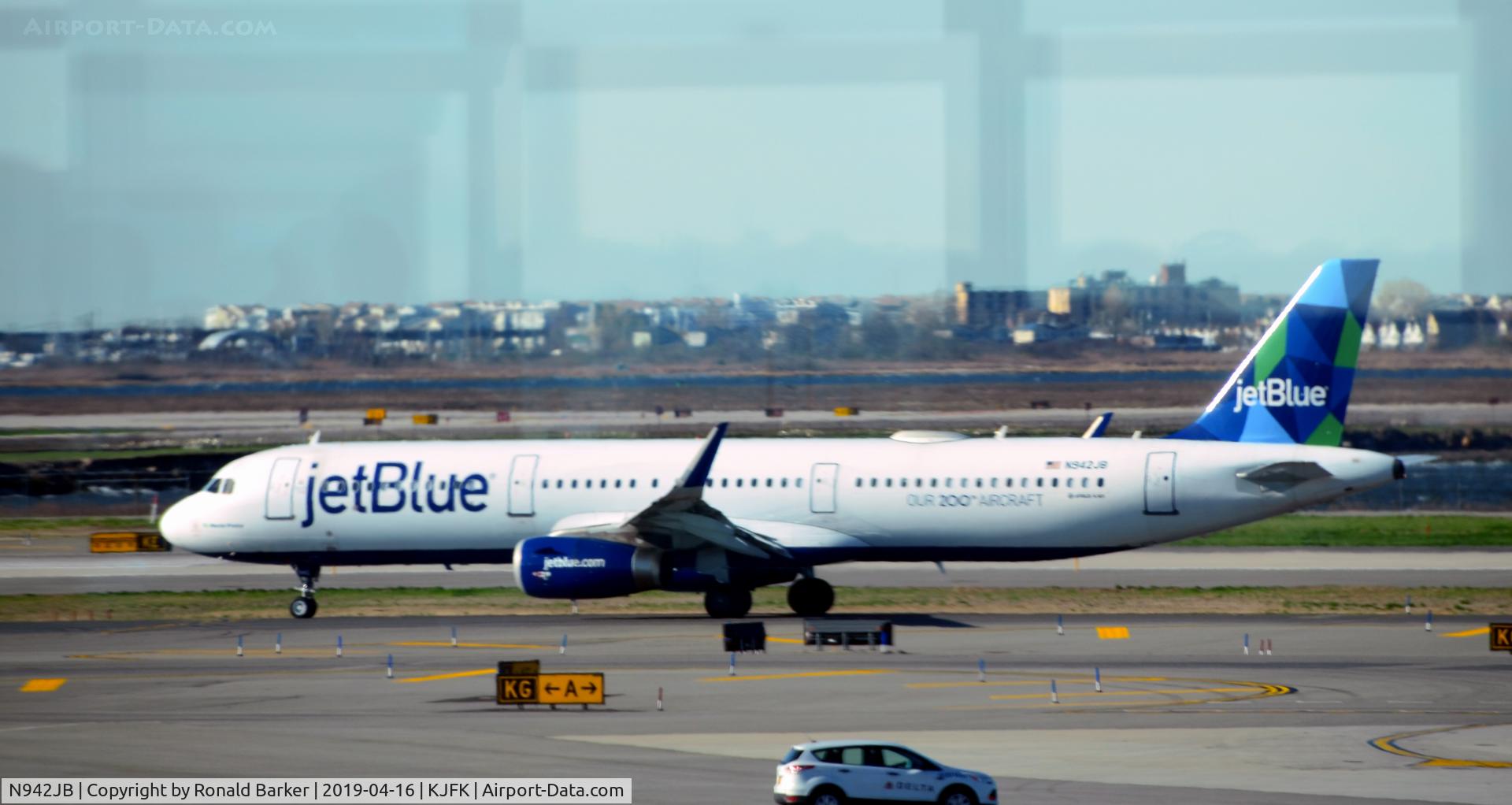 N942JB, 2014 Airbus A321-231 C/N 6279, Taxi JFK  