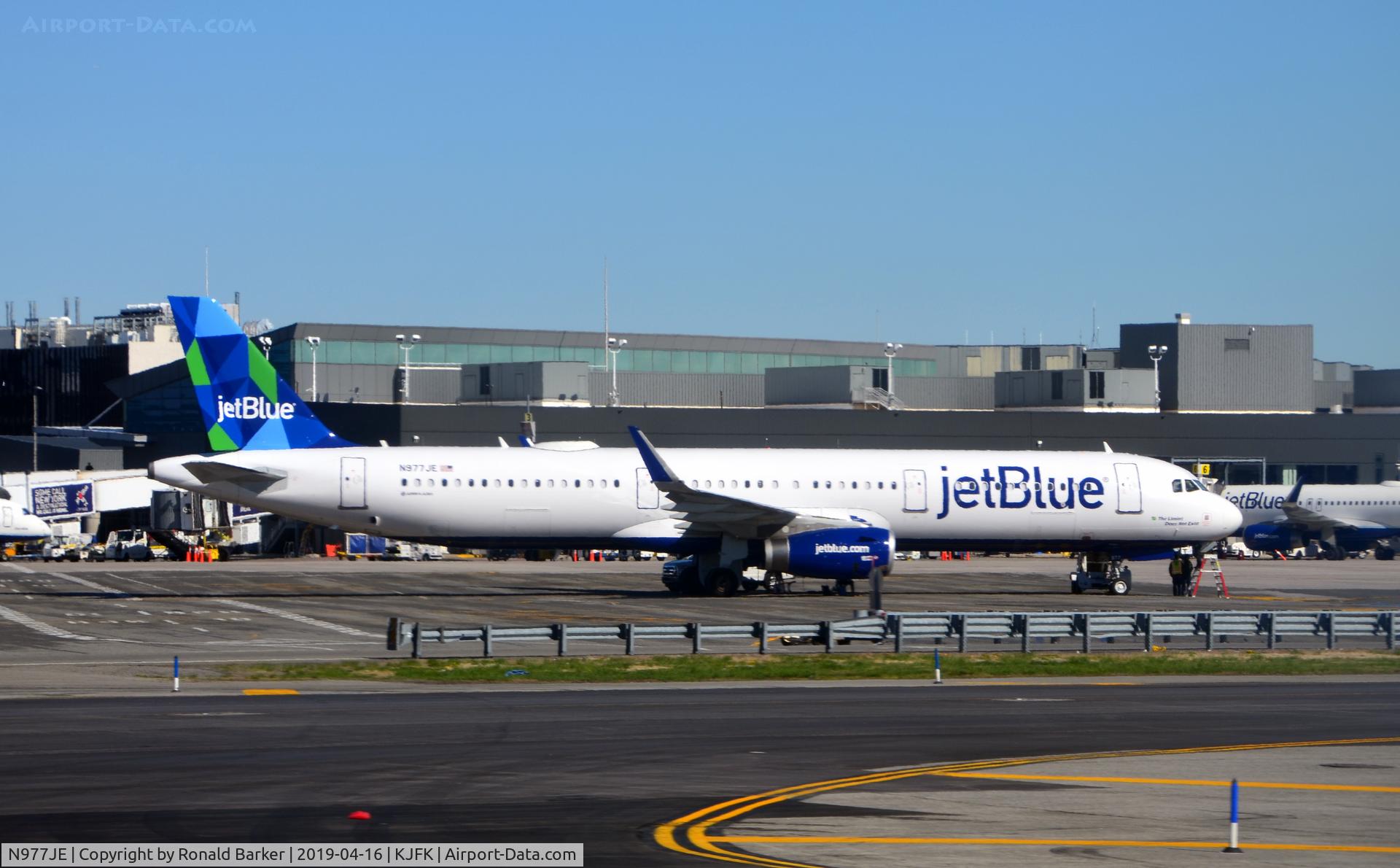 N977JE, 2018 Airbus A321-231 C/N 8641, At the gate JFK