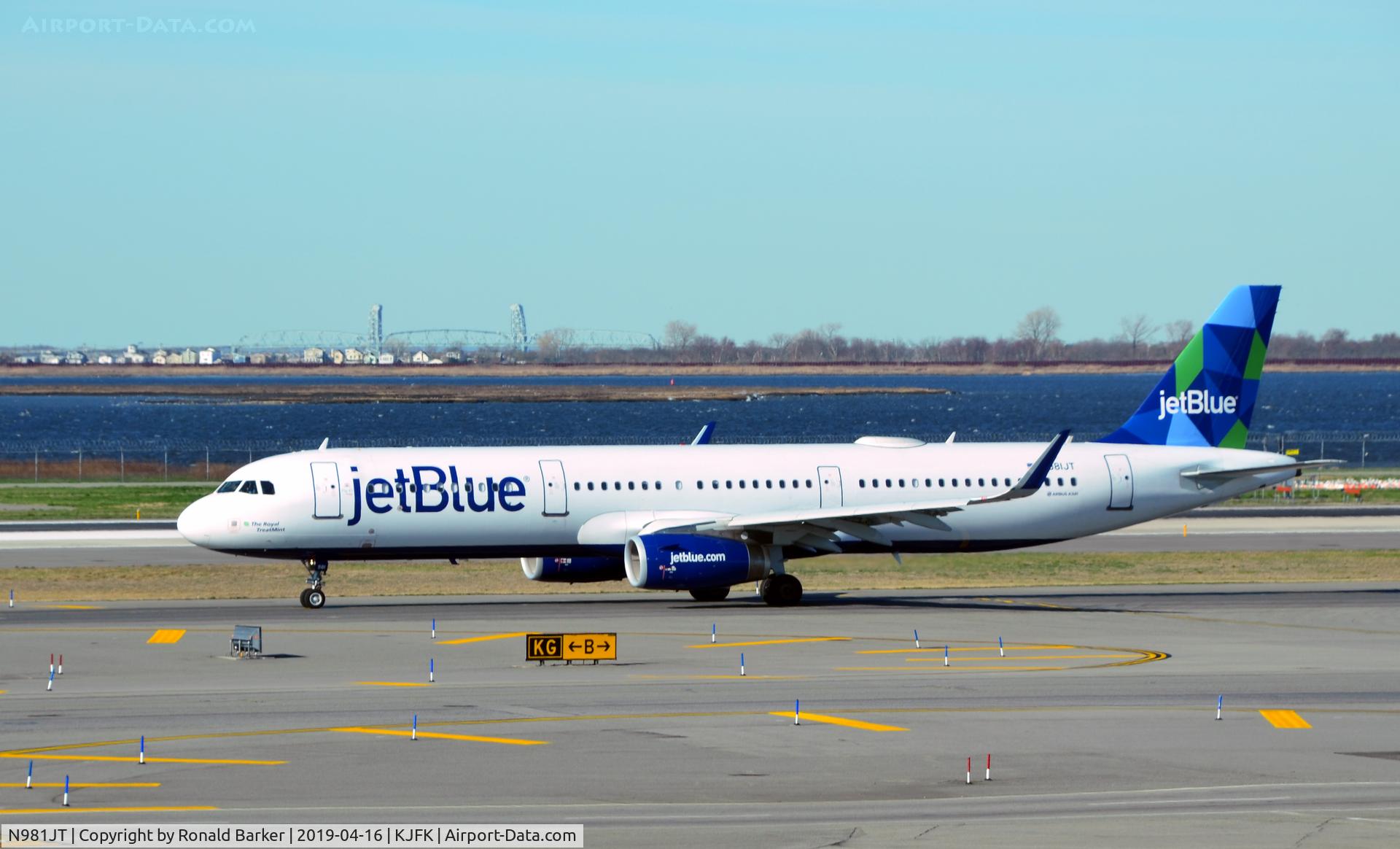 N981JT, 2016 Airbus A231-231 C/N 7692, Taxi JFK