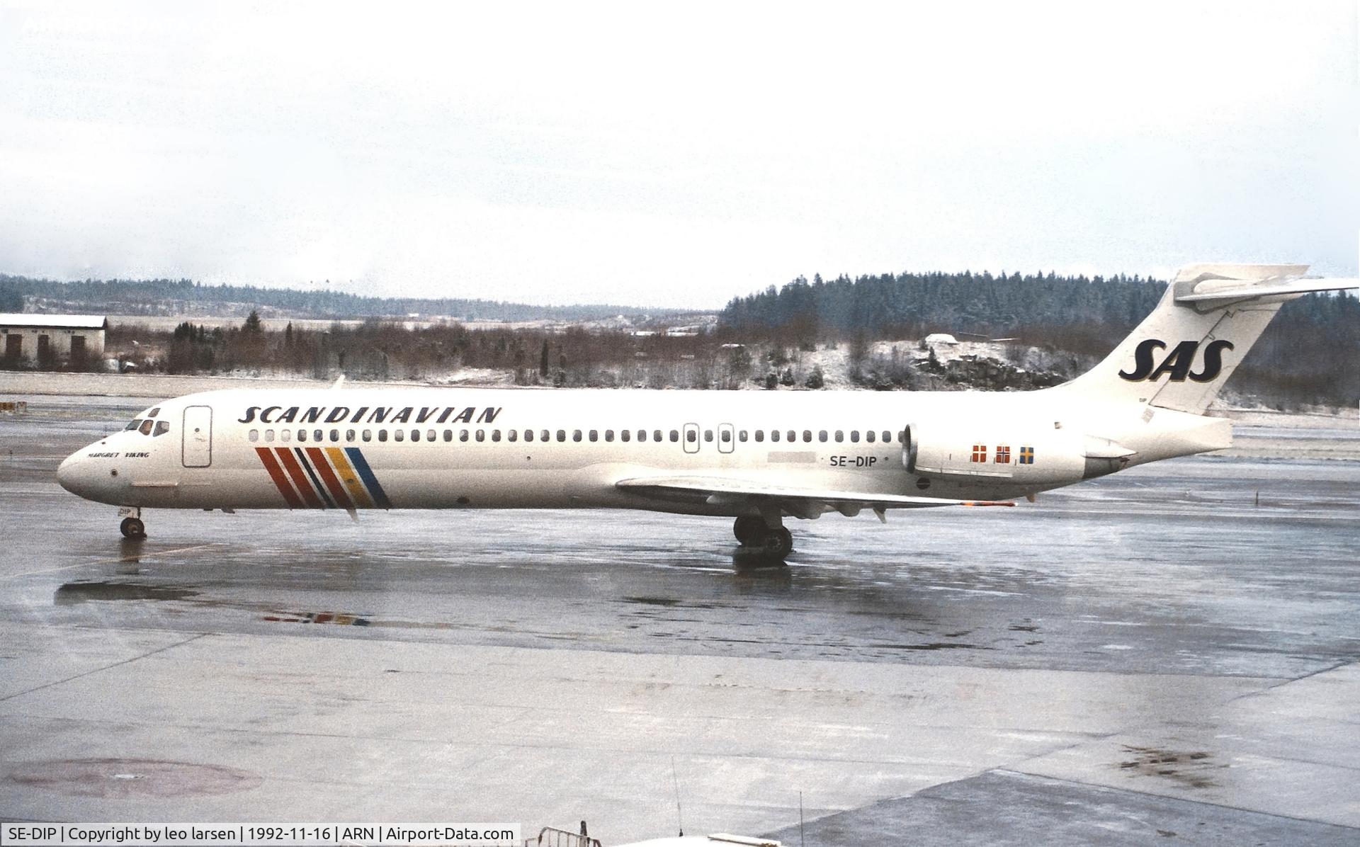 SE-DIP, 1991 McDonnell Douglas MD-87 (DC-9-87) C/N 53010, Arlanda 16.11.1992