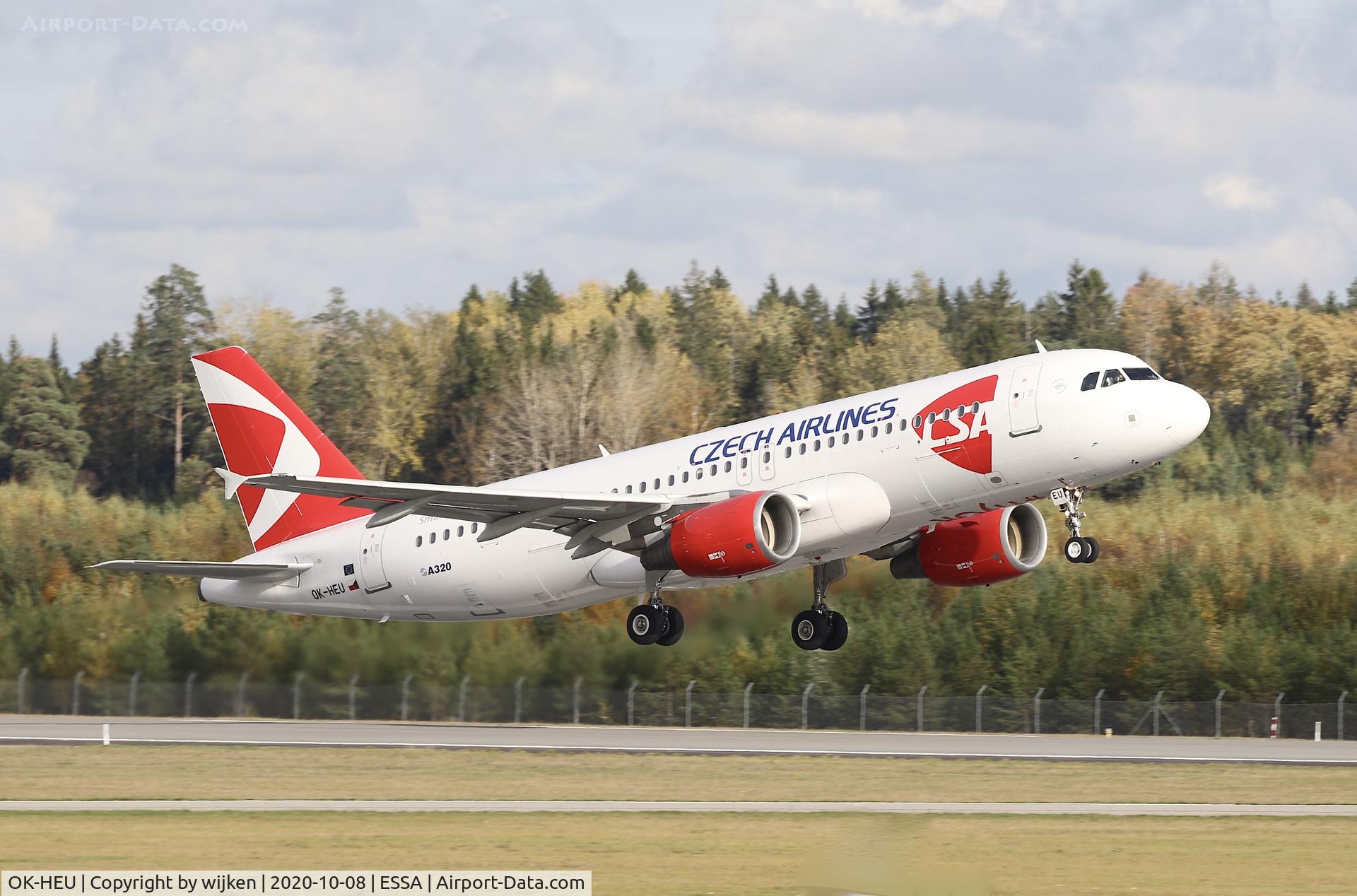 OK-HEU, 2002 Airbus A320-214 C/N 1885, RWY 19L