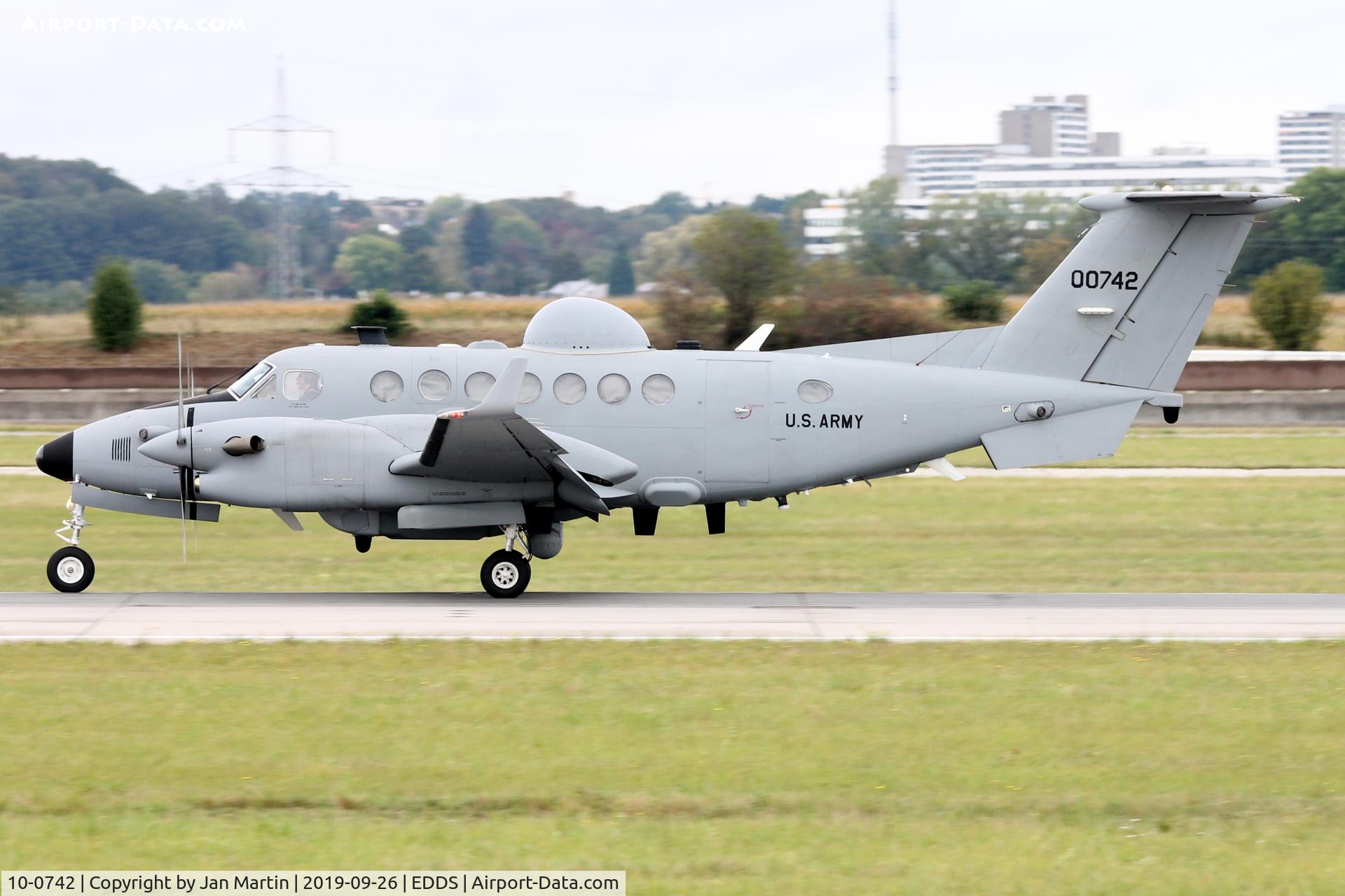 10-0742, 2011 Raytheon Beech MC-12W Liberty C/N FL-742, Landing