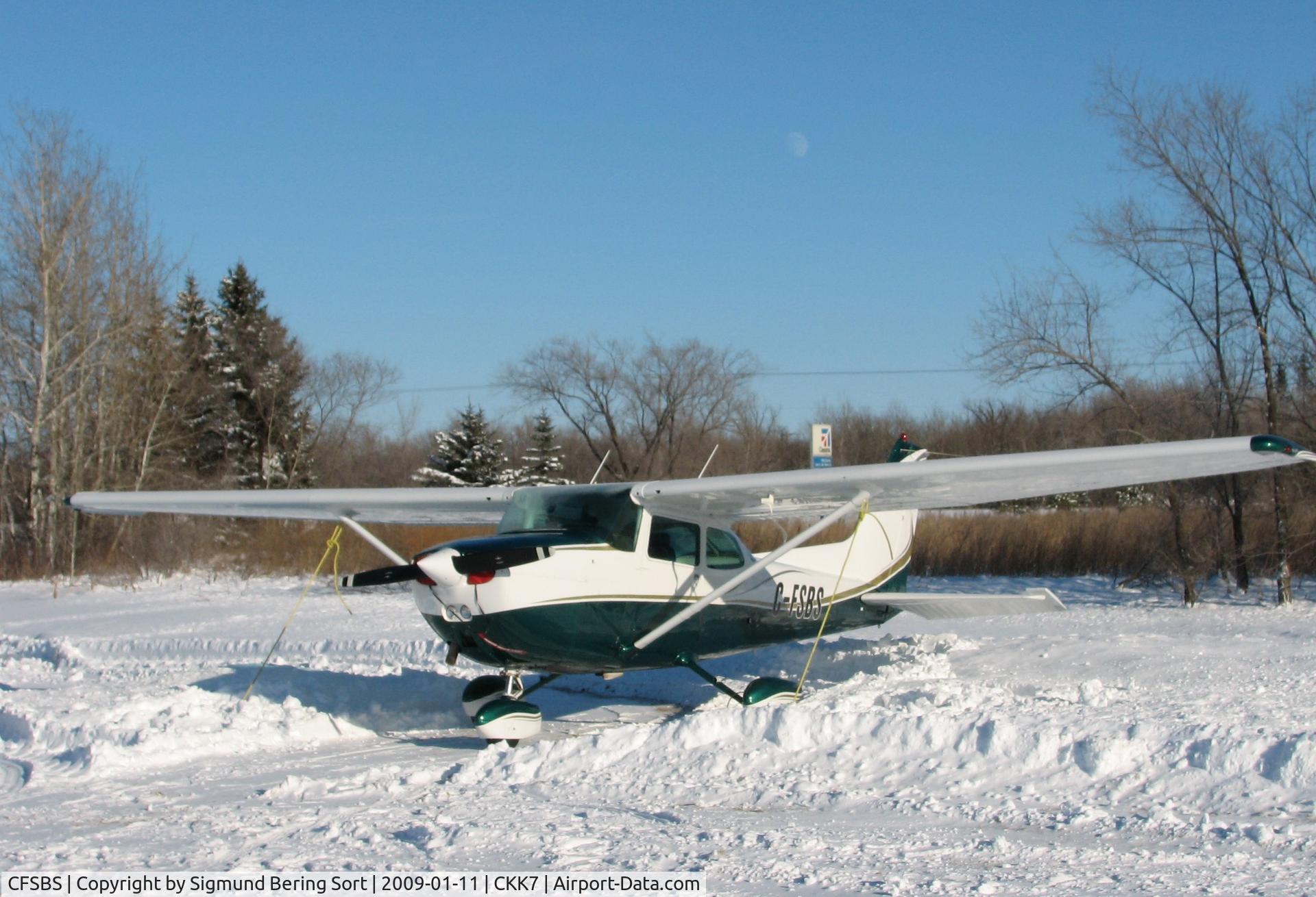 CFSBS, 1976 Cessna 172N C/N 17268010, Three-quarter-moon over Steinbach South Airstrip, Manitoba.