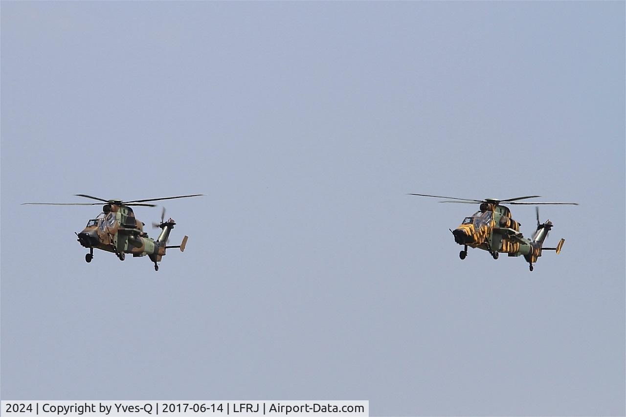 2024, Eurocopter EC-665 Tigre HAP C/N 2024, Eurocopter EC-665 Tigre HAP, Short approach rwy 26, Landivisiau Naval Air Base (LFRJ) Tiger Meet 2017