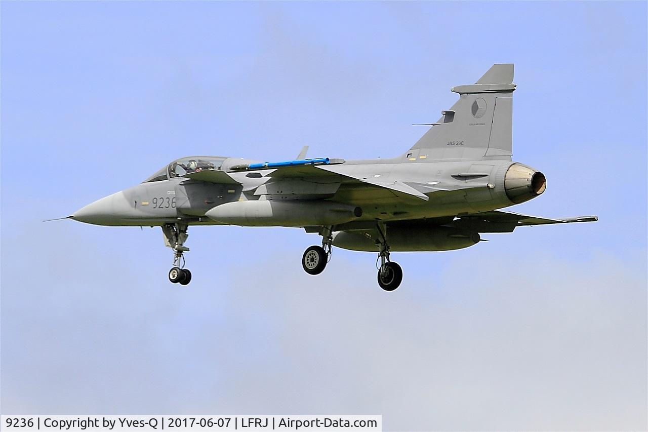 9236, Saab JAS-39C Gripen C/N 39236, Saab JAS-39C Gripen, On final rwy 26, Landivisiau Naval Air Base (LFRJ) Tiger Meet 2017