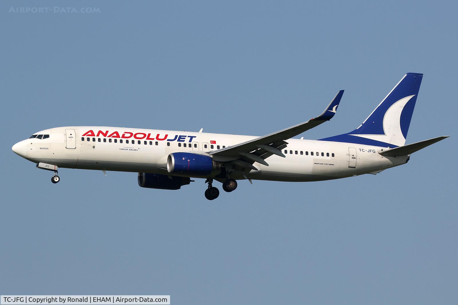 TC-JFG, 1998 Boeing 737-8F2 C/N 29769/102, short finals